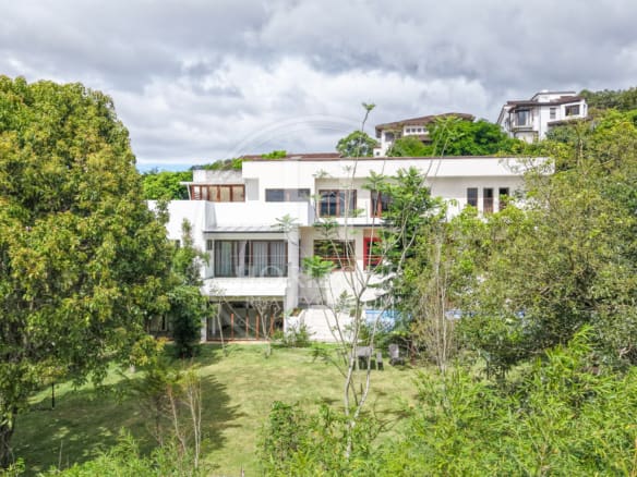 Casa De Lujo En Venta En Condominio Hacienda Gregal En Curridabat Amplios Jardines Y Piscina  Noj1250Ij