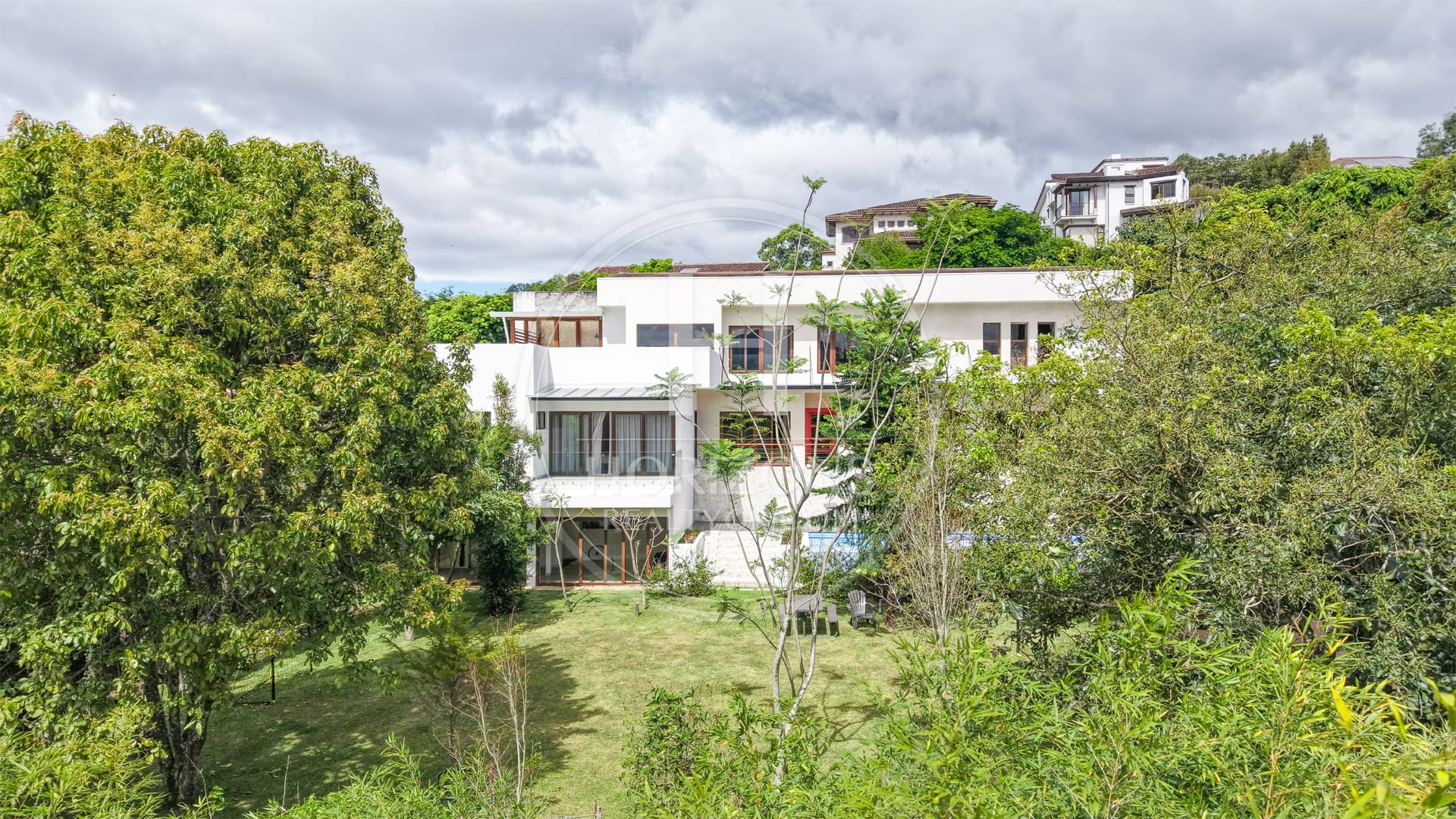 Casa De Lujo En Venta En Condominio Hacienda Gregal En Curridabat Amplios Jardines Y Piscina  Noj1250Ij