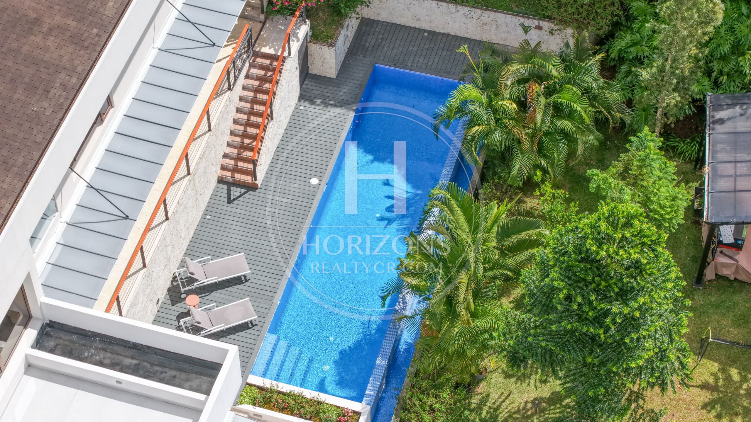 Casa de Lujo en Venta en Condominio Hacienda Gregal en Curridabat Amplios Jardines y Piscina  noj1250ij