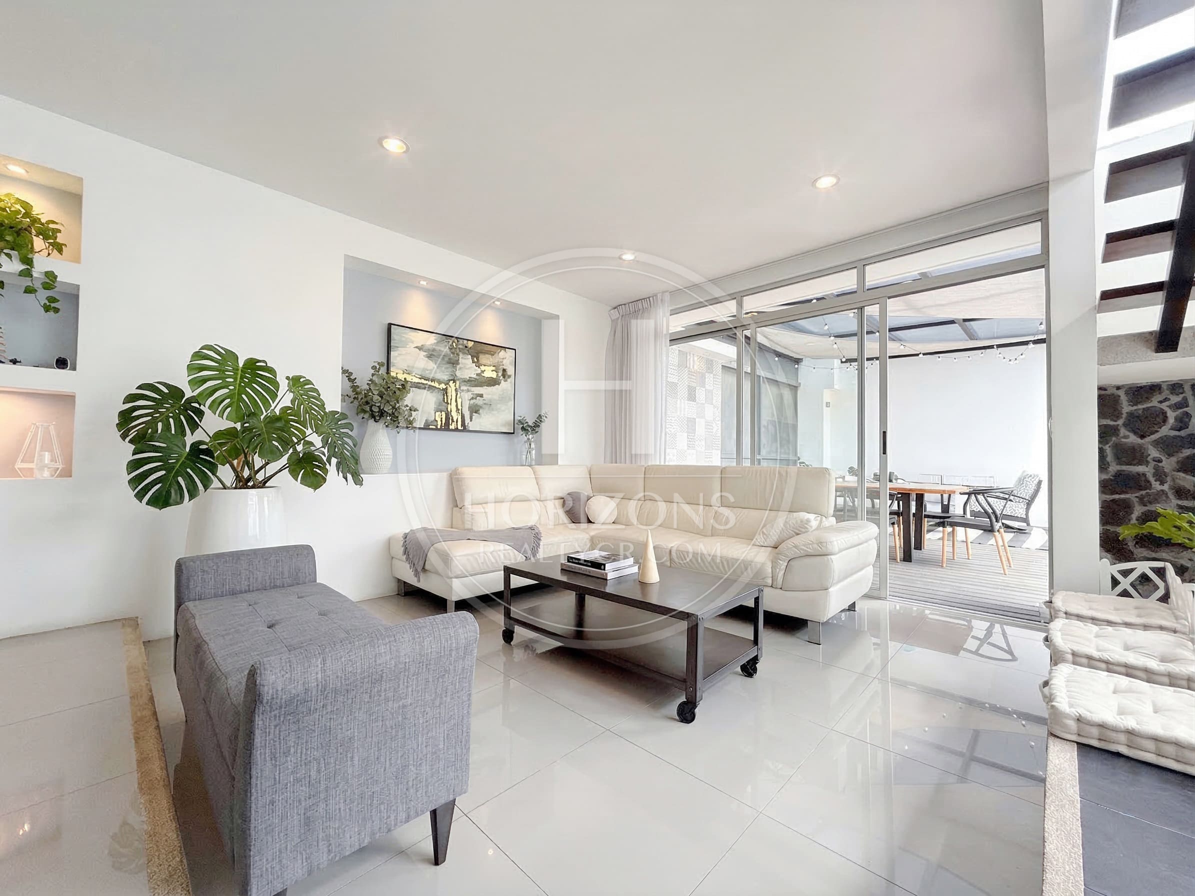 Se Vende Casa con Patio en Condominio Génesis en Sabanilla 2 Habitaciones y Oficina noj1255jb