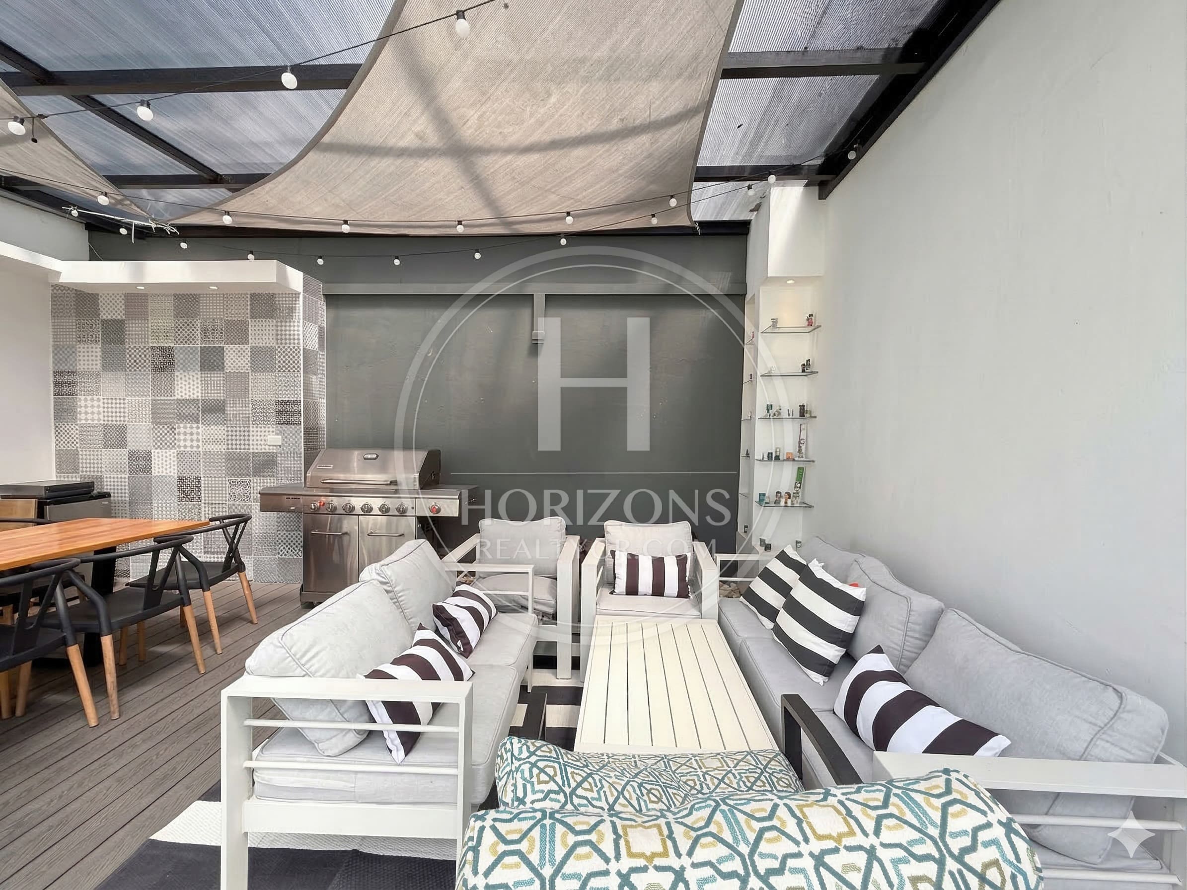 Se Vende Casa con Patio en Condominio Génesis en Sabanilla 2 Habitaciones y Oficina noj1255jb