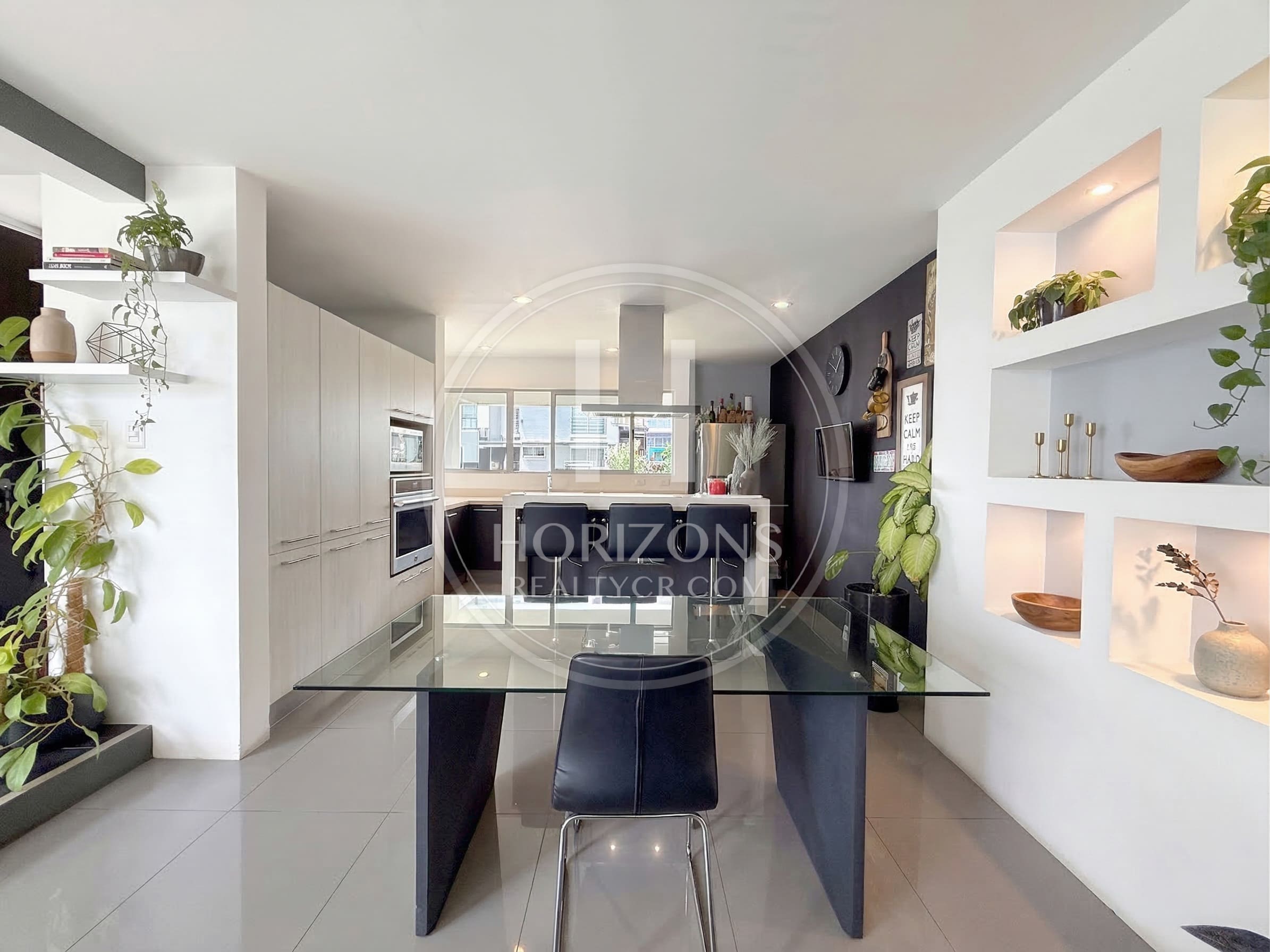 Se Vende Casa con Patio en Condominio Génesis en Sabanilla 2 Habitaciones y Oficina noj1255jb