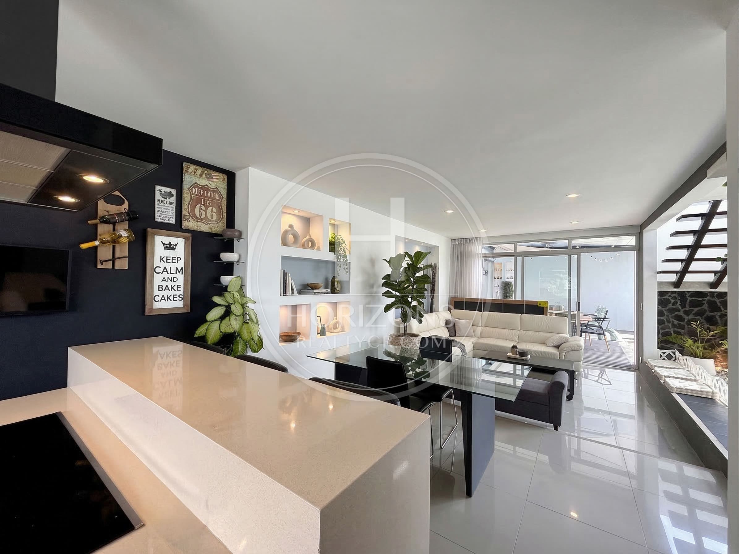 Se Vende Casa con Patio en Condominio Génesis en Sabanilla 2 Habitaciones y Oficina noj1255jb