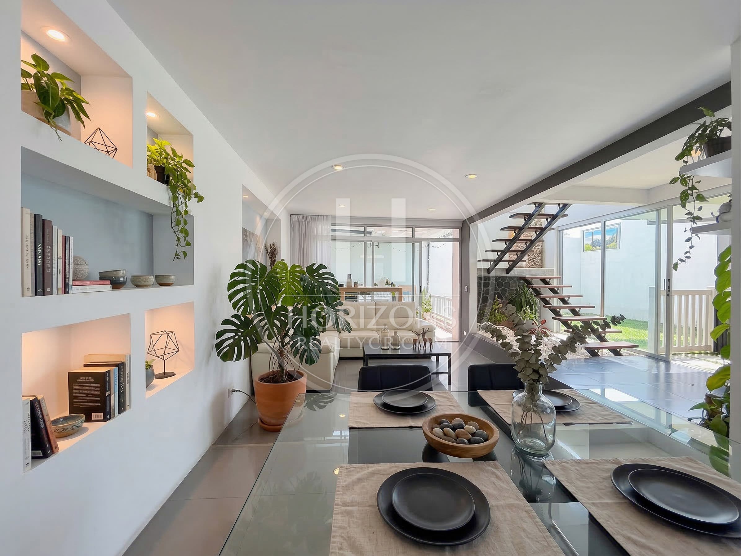 Se Vende Casa con Patio en Condominio Génesis en Sabanilla 2 Habitaciones y Oficina noj1255jb