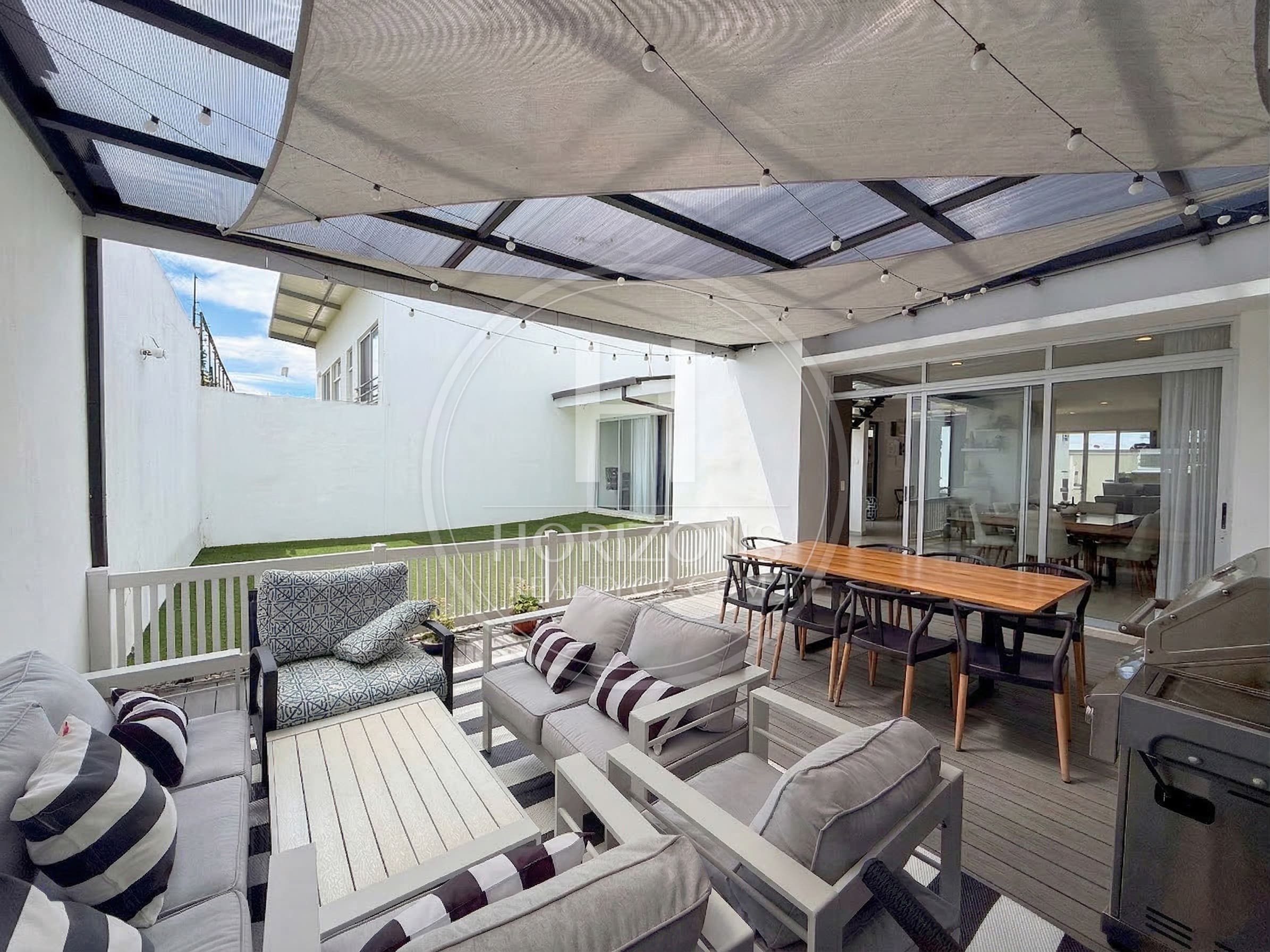 Se Vende Casa con Patio en Condominio Génesis en Sabanilla 2 Habitaciones y Oficina noj1255jb