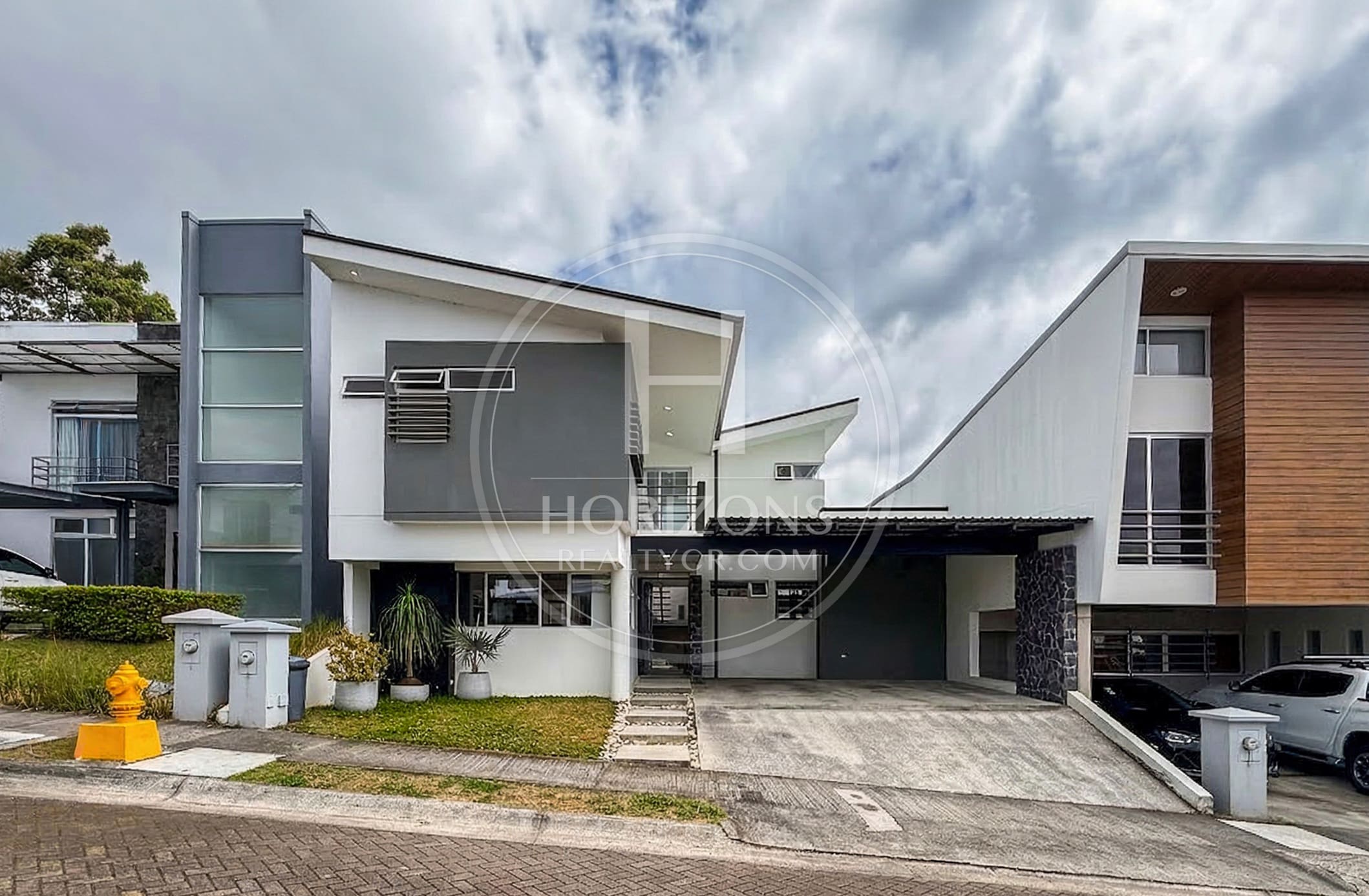 Se Vende Casa Con Patio En Condominio Génesis En Sabanilla 2 Habitaciones Y Oficina Noj1255Jb