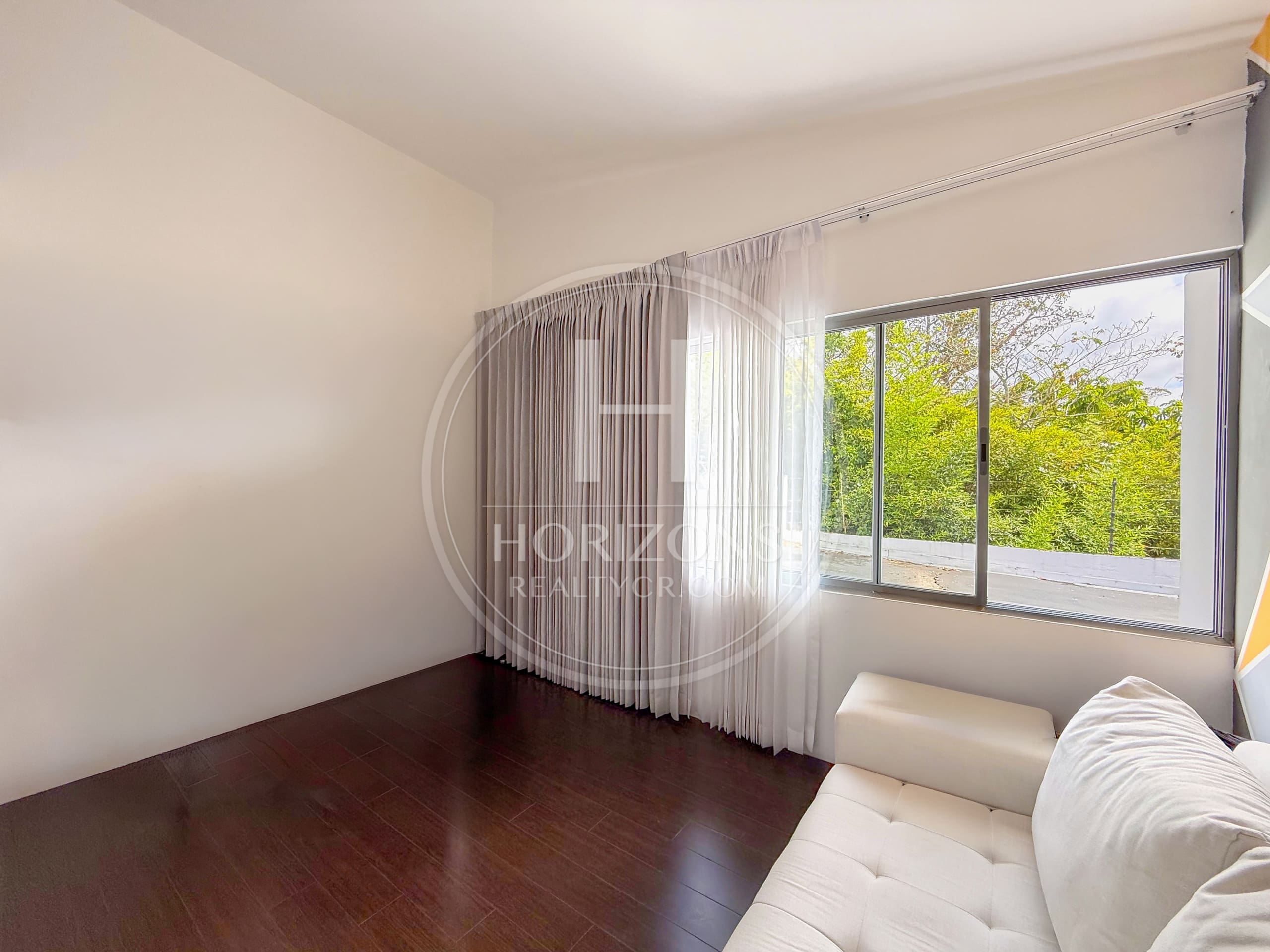 Se Vende Casa con Patio en Condominio Génesis en Sabanilla 2 Habitaciones y Oficina noj1255jb