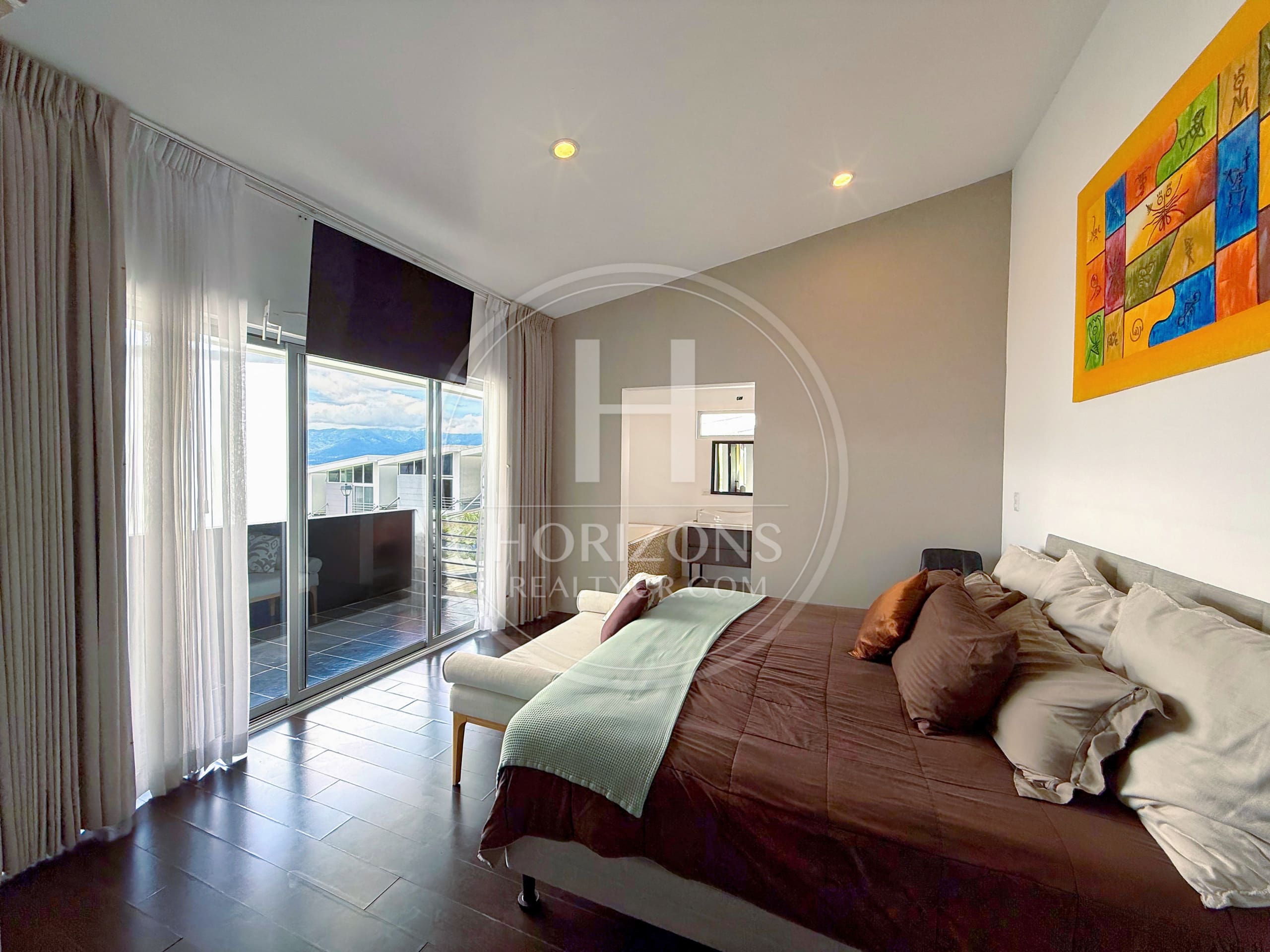 Se Vende Casa con Patio en Condominio Génesis en Sabanilla 2 Habitaciones y Oficina noj1255jb