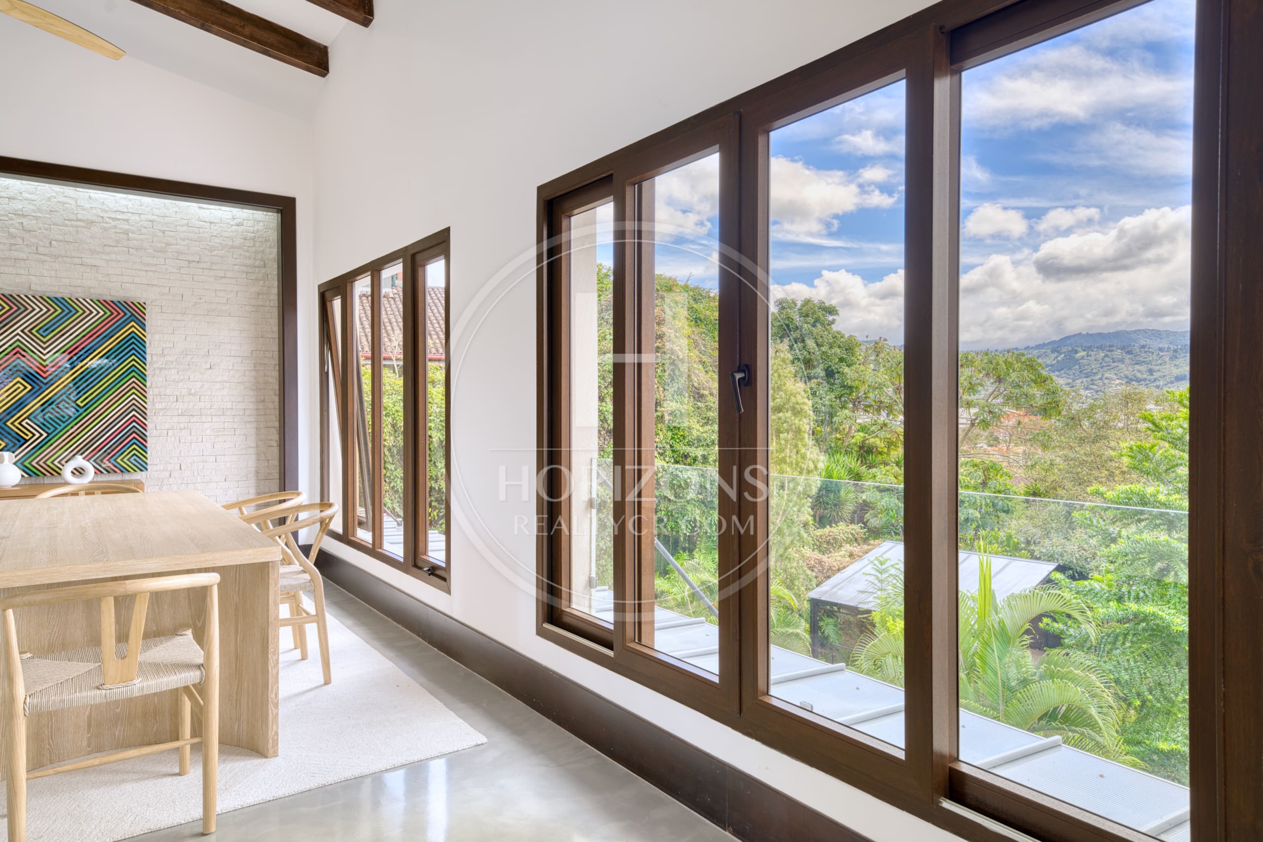 Casa de Lujo en Venta en Condominio Hacienda Gregal en Curridabat Amplios Jardines y Piscina  noj1250ij