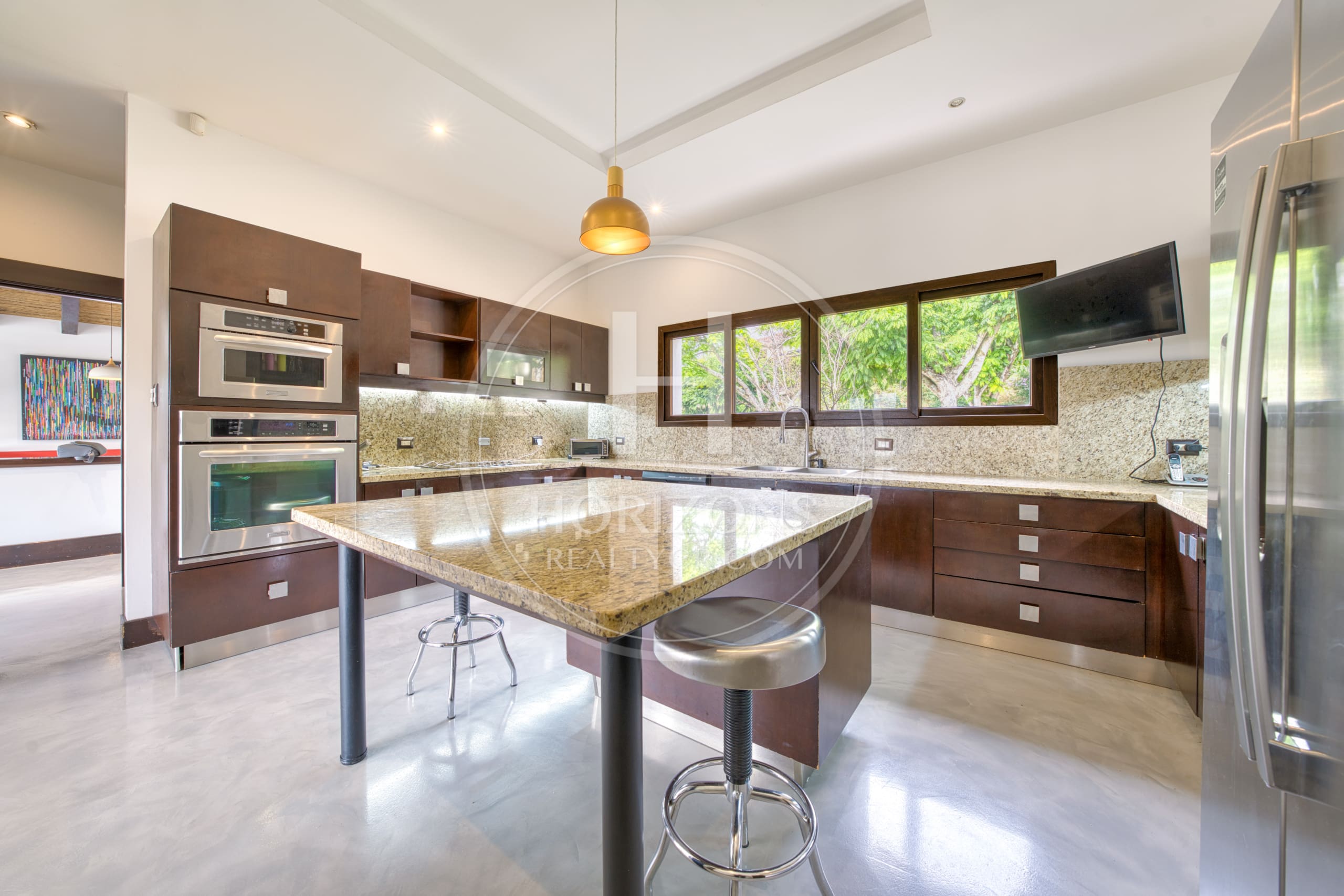 Casa de Lujo en Venta en Condominio Hacienda Gregal en Curridabat Amplios Jardines y Piscina  noj1250ij
