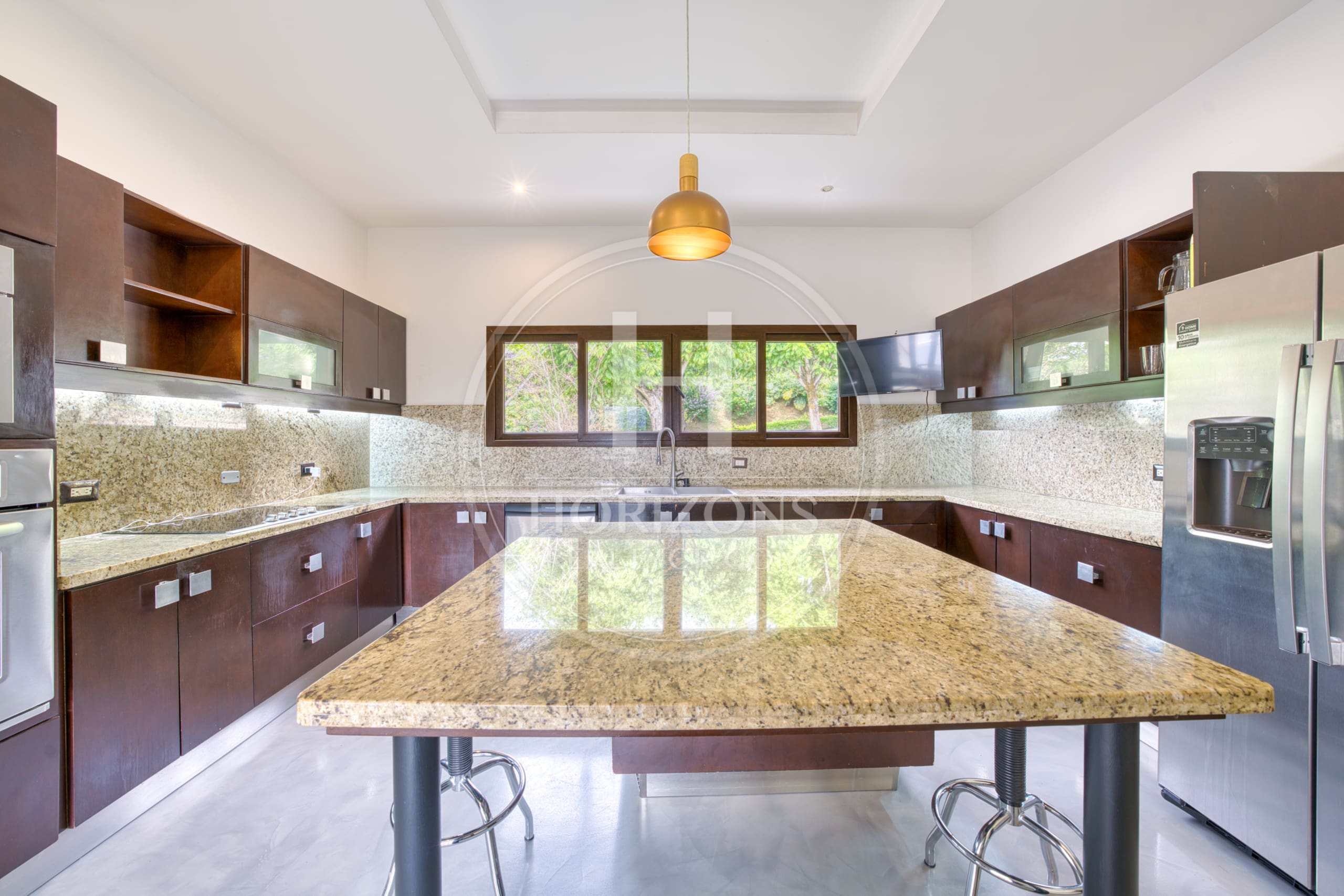 Casa de Lujo en Venta en Condominio Hacienda Gregal en Curridabat Amplios Jardines y Piscina  noj1250ij