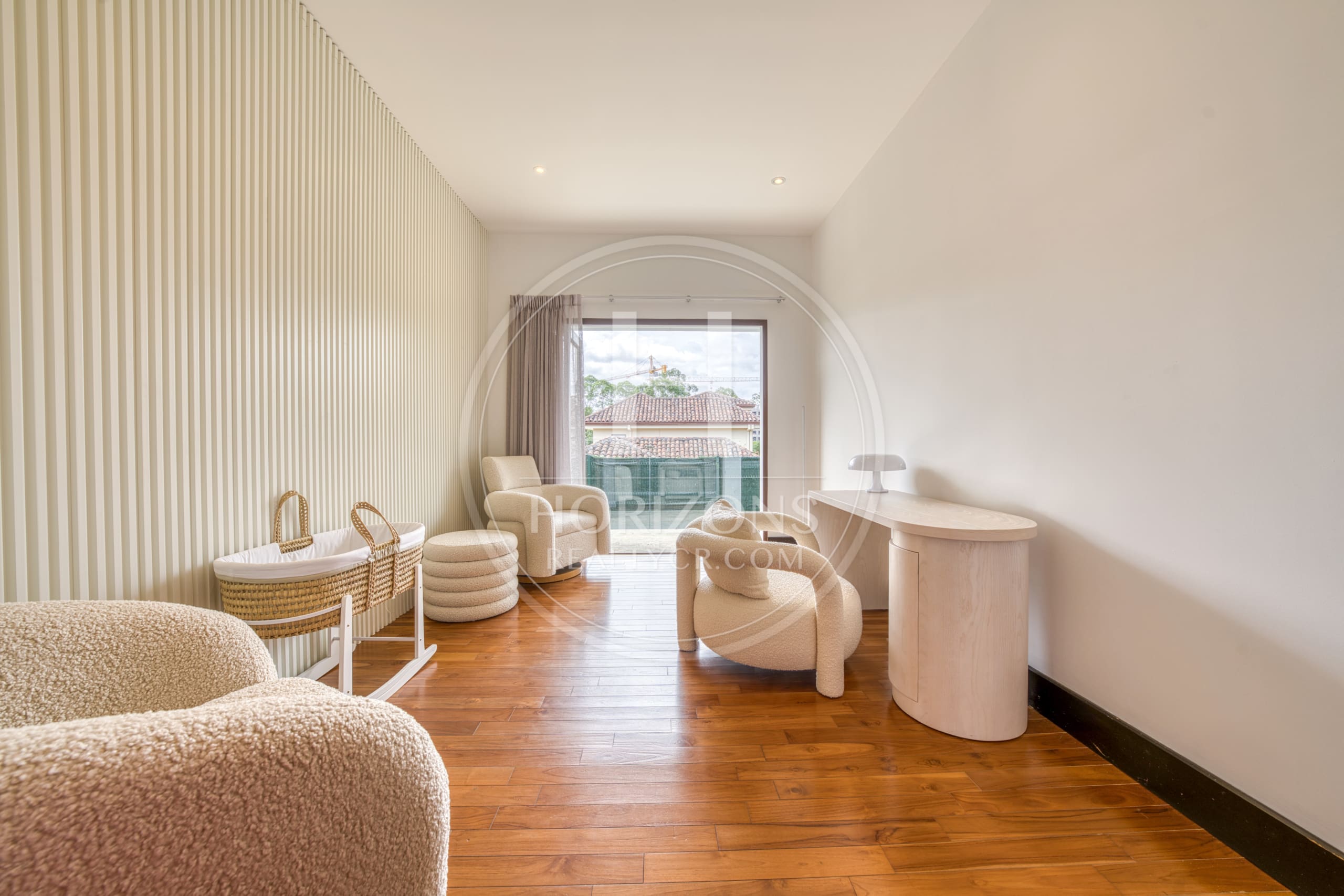 Casa de Lujo en Venta en Condominio Hacienda Gregal en Curridabat Amplios Jardines y Piscina  noj1250ij