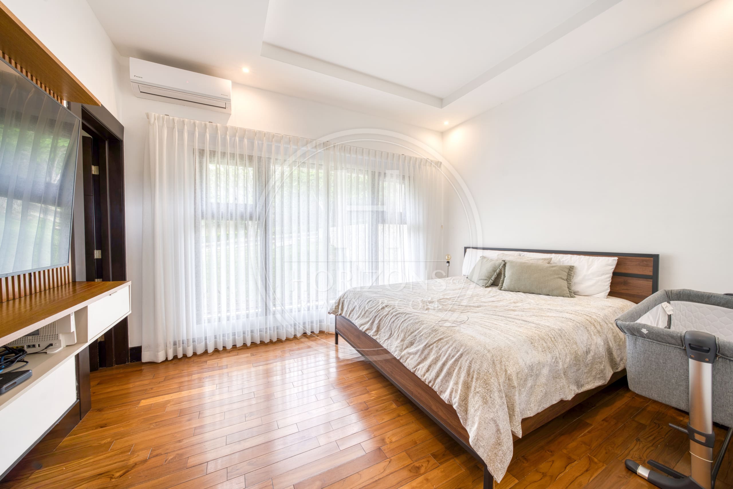 Casa de Lujo en Venta en Condominio Hacienda Gregal en Curridabat Amplios Jardines y Piscina  noj1250ij