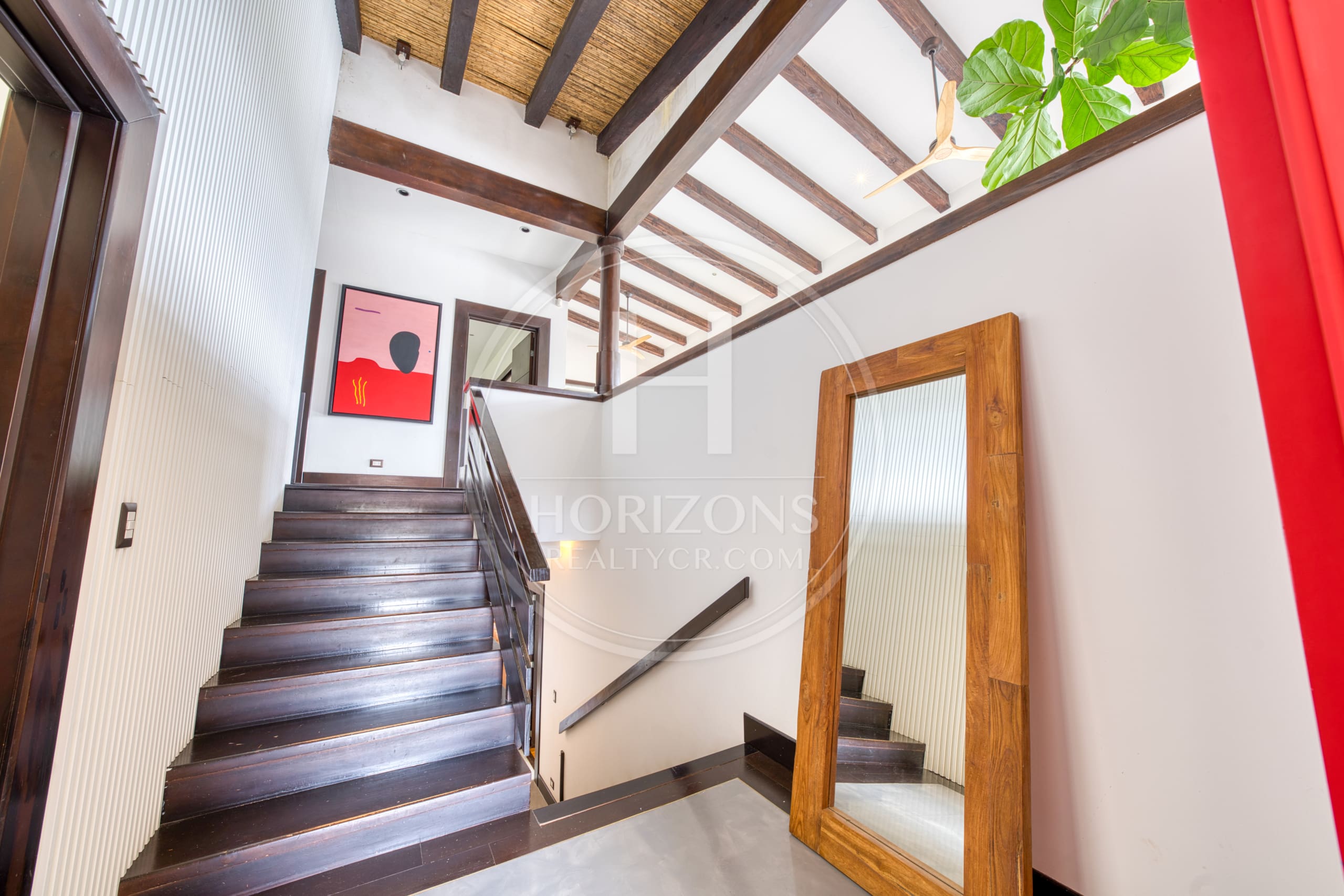 Casa de Lujo en Venta en Condominio Hacienda Gregal en Curridabat Amplios Jardines y Piscina  noj1250ij