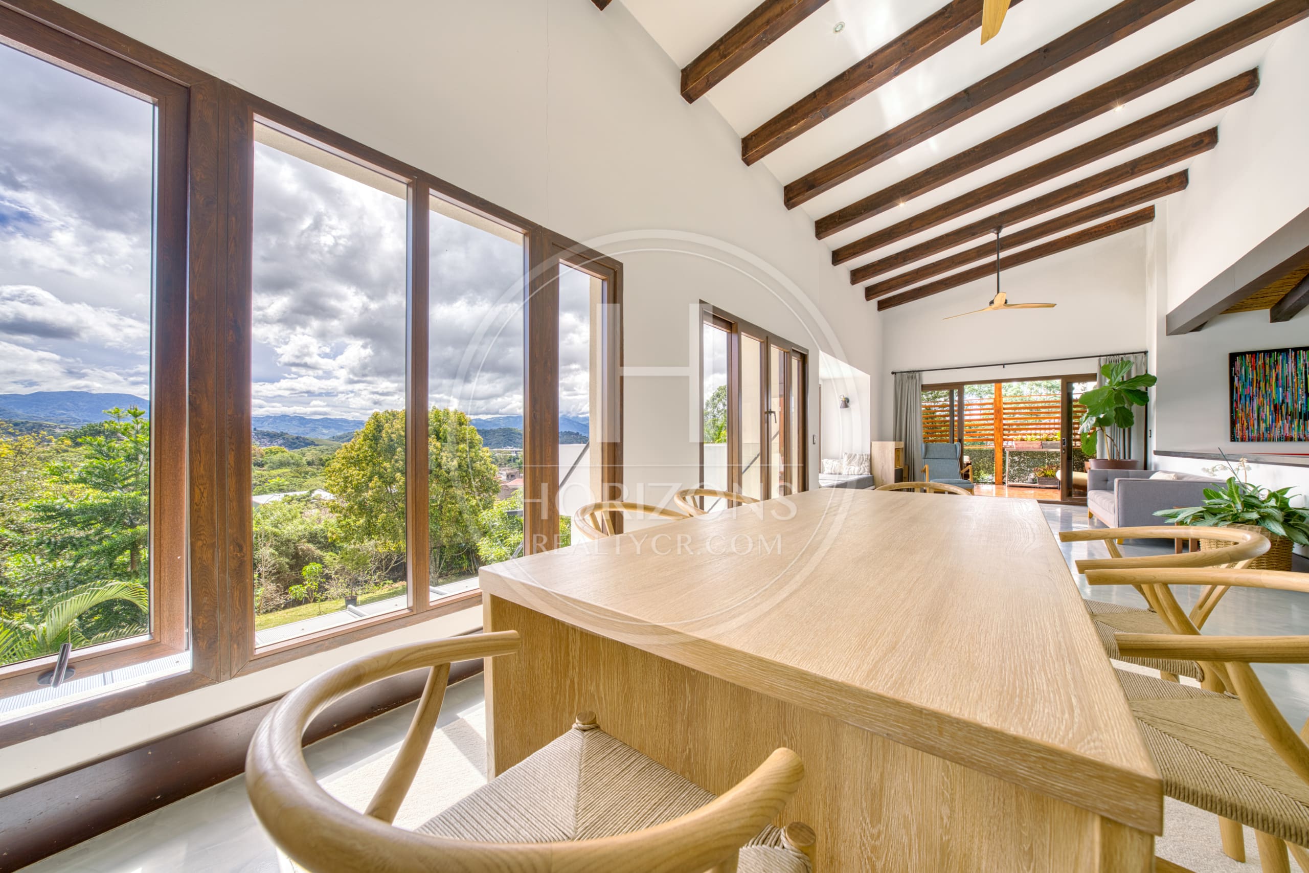 Casa de Lujo en Venta en Condominio Hacienda Gregal en Curridabat Amplios Jardines y Piscina  noj1250ij