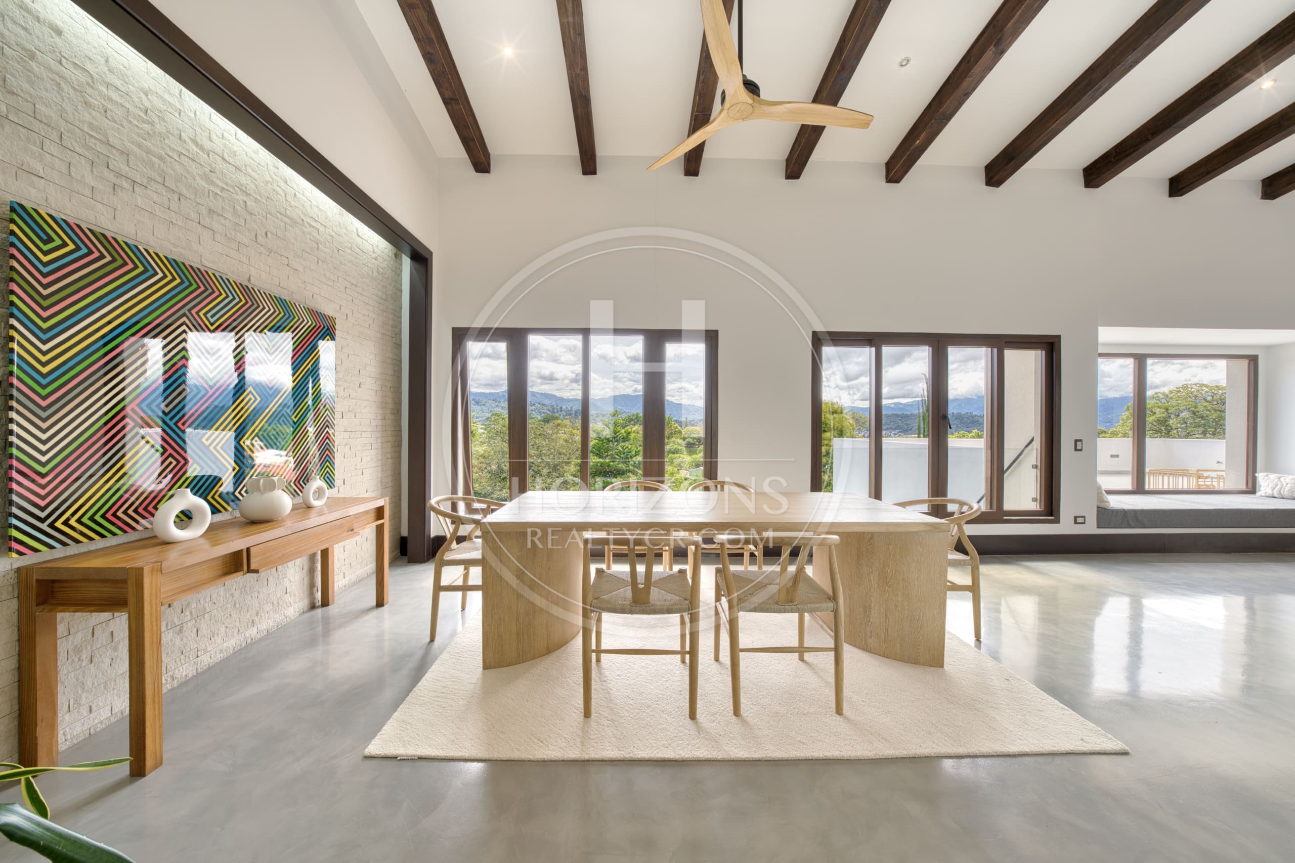 Casa de Lujo en Venta en Condominio Hacienda Gregal en Curridabat Amplios Jardines y Piscina  noj1250ij