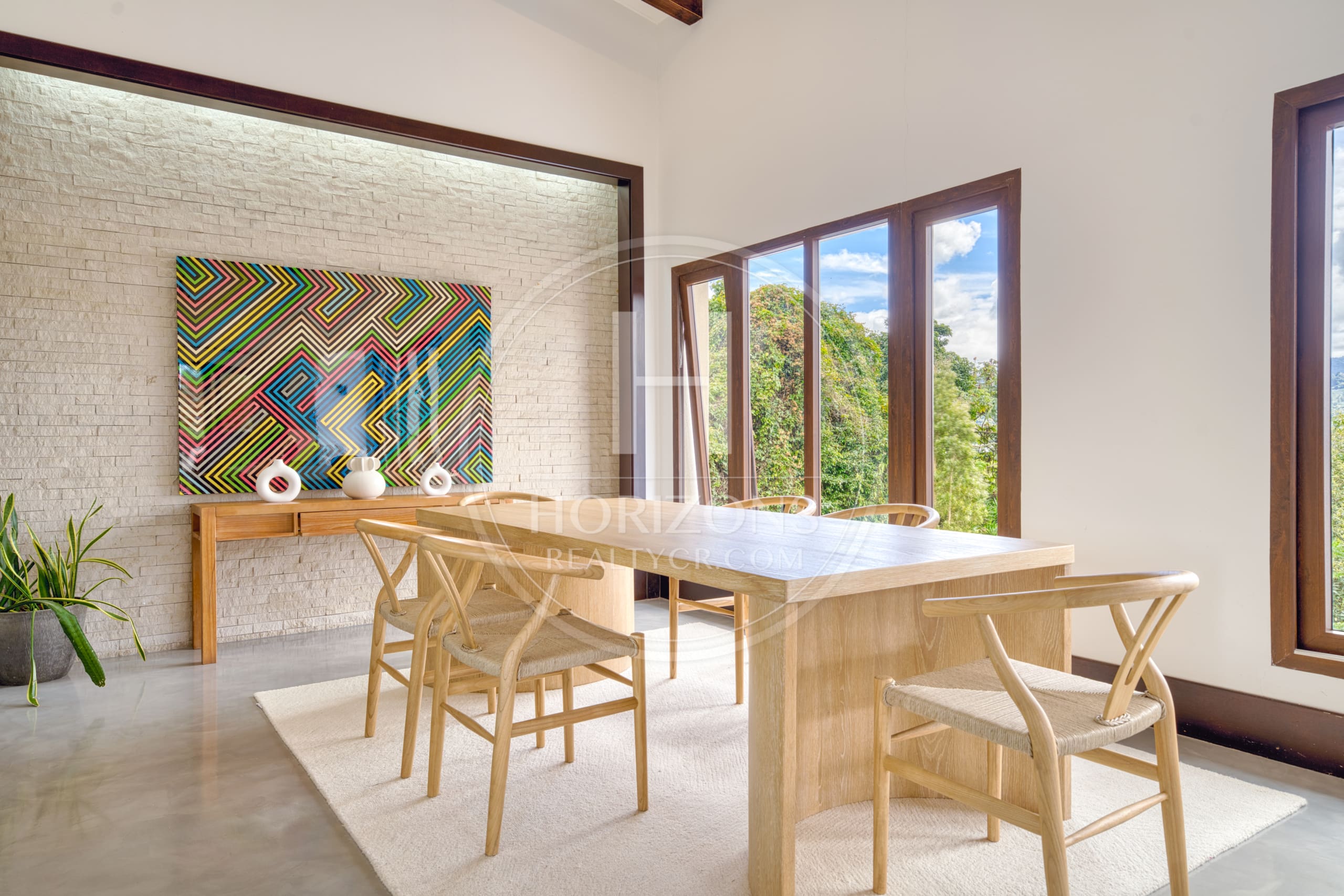 Casa de Lujo en Venta en Condominio Hacienda Gregal en Curridabat Amplios Jardines y Piscina  noj1250ij
