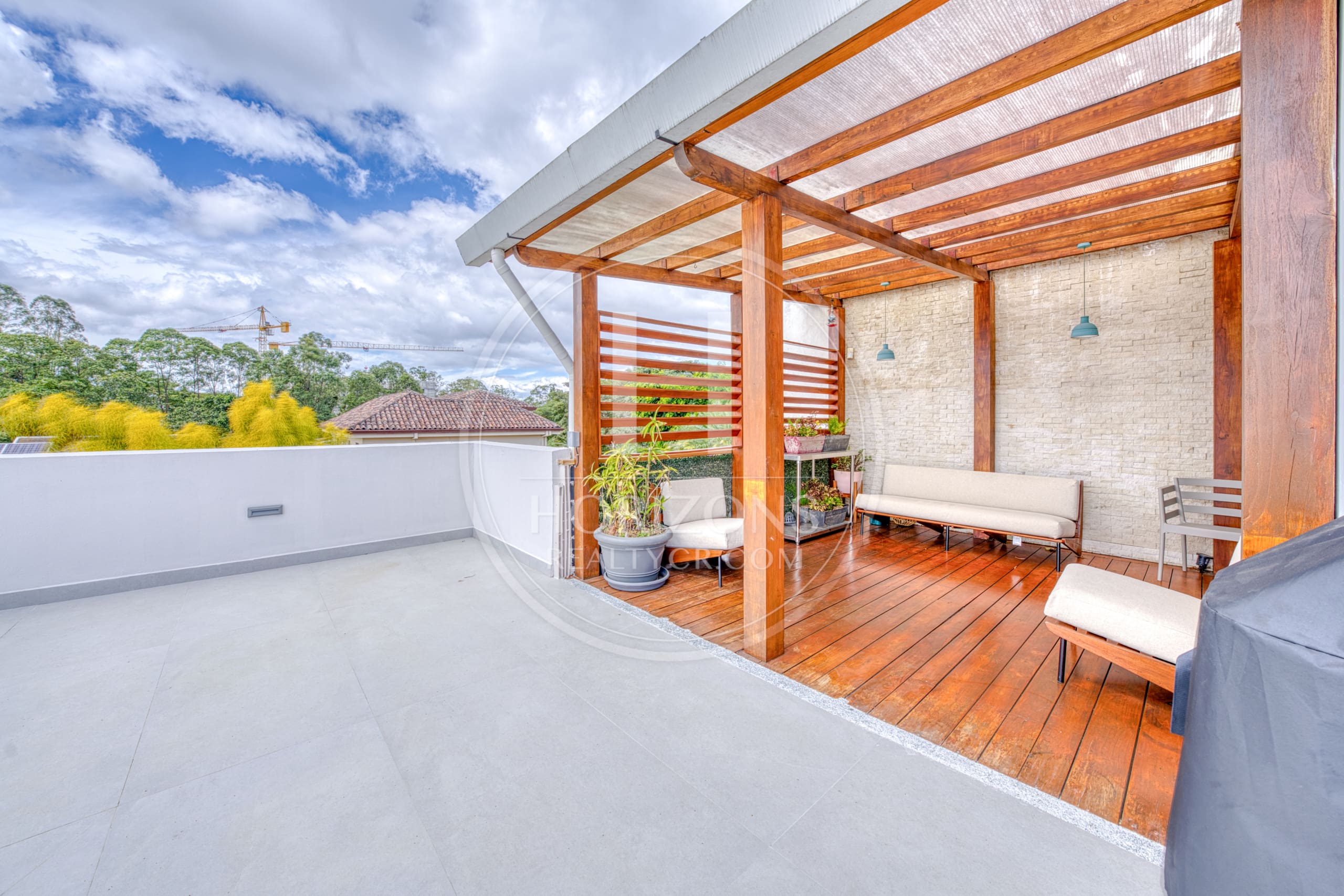 Casa de Lujo en Venta en Condominio Hacienda Gregal en Curridabat Amplios Jardines y Piscina  noj1250ij