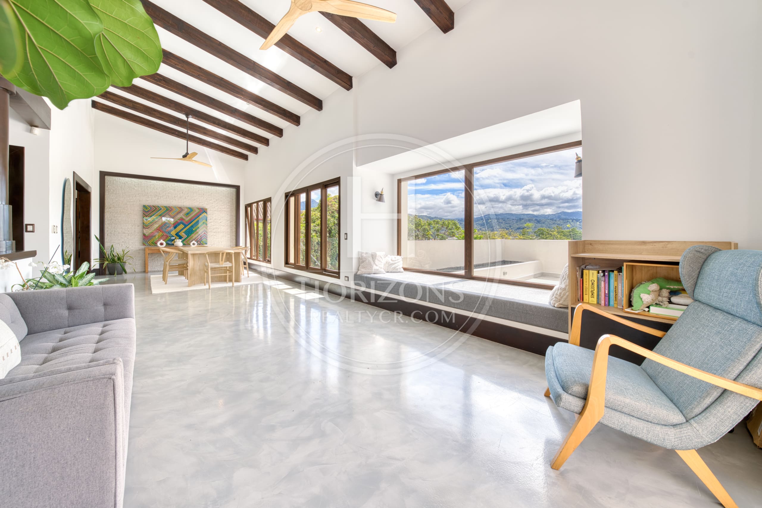 Casa de Lujo en Venta en Condominio Hacienda Gregal en Curridabat Amplios Jardines y Piscina  noj1250ij