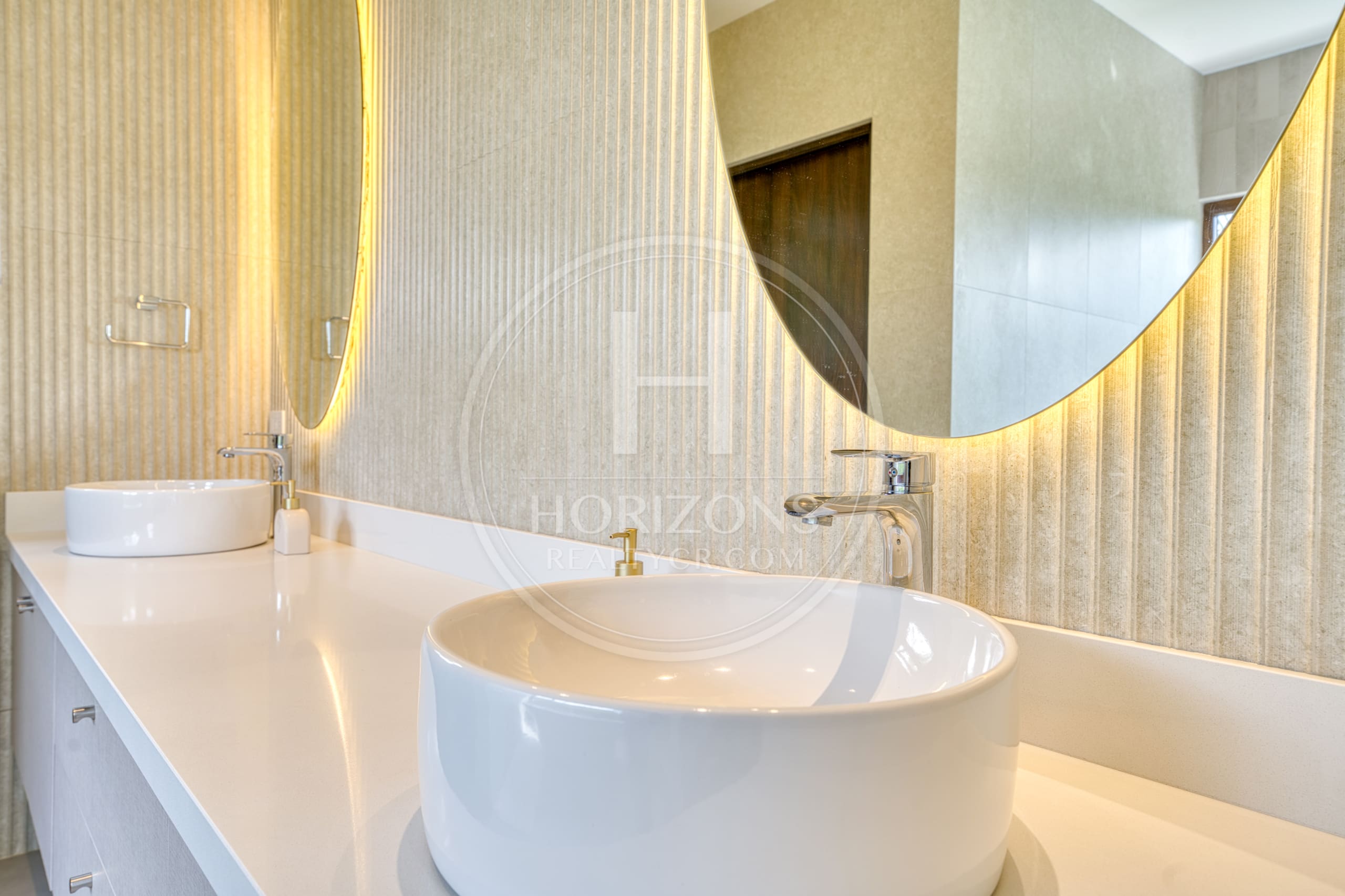 Casa de Lujo en Venta en Condominio Hacienda Gregal en Curridabat Amplios Jardines y Piscina  noj1250ij