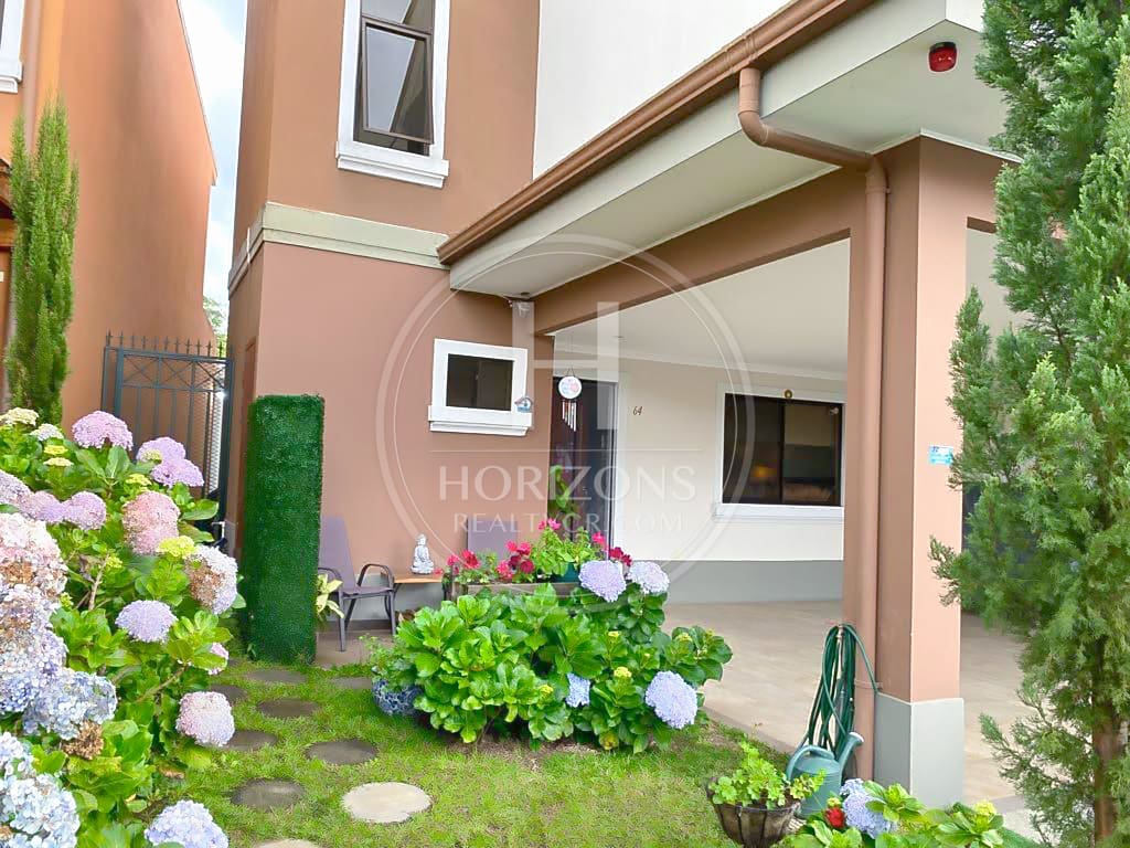 Casa en Venta en Condominio La Floresta en Concepción de Tres Ríos con Jardín y 4 Habitaciones noj1257sb