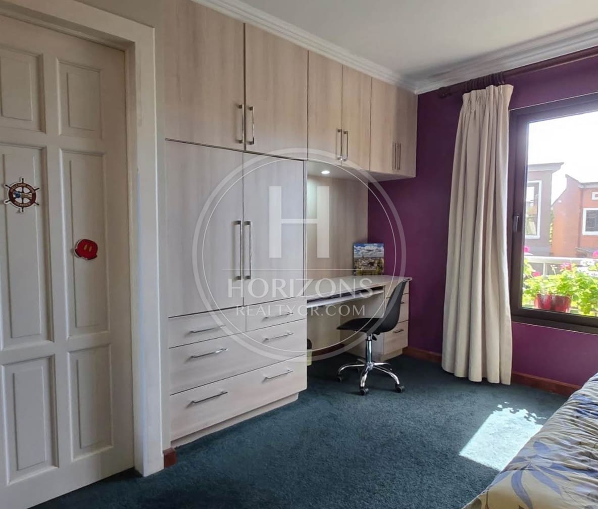 Casa en Venta en Condominio La Floresta en Concepción de Tres Ríos con Jardín y 4 Habitaciones noj1257sb