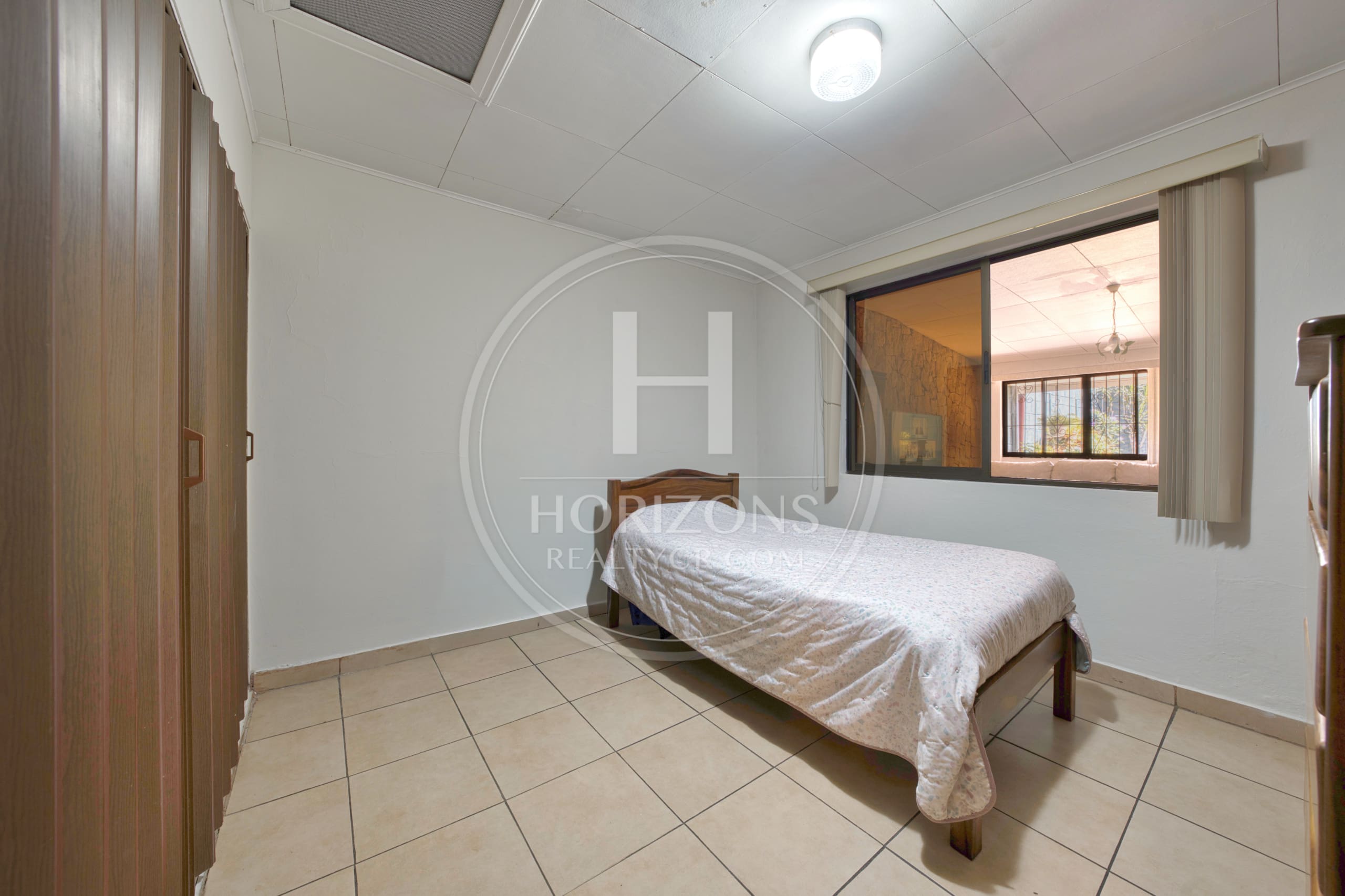 Se Vende Amplia Casa Independiente de Un Nivel en Rohrmoser 4 Habitaciones y Patio noj1249
