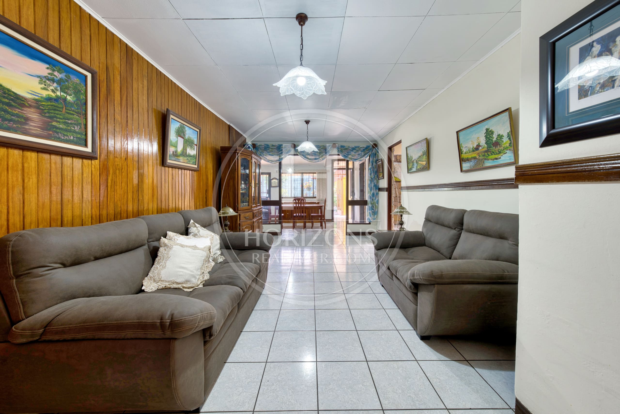Se Vende Amplia Casa Independiente de Un Nivel en Rohrmoser 4 Habitaciones y Patio noj1249