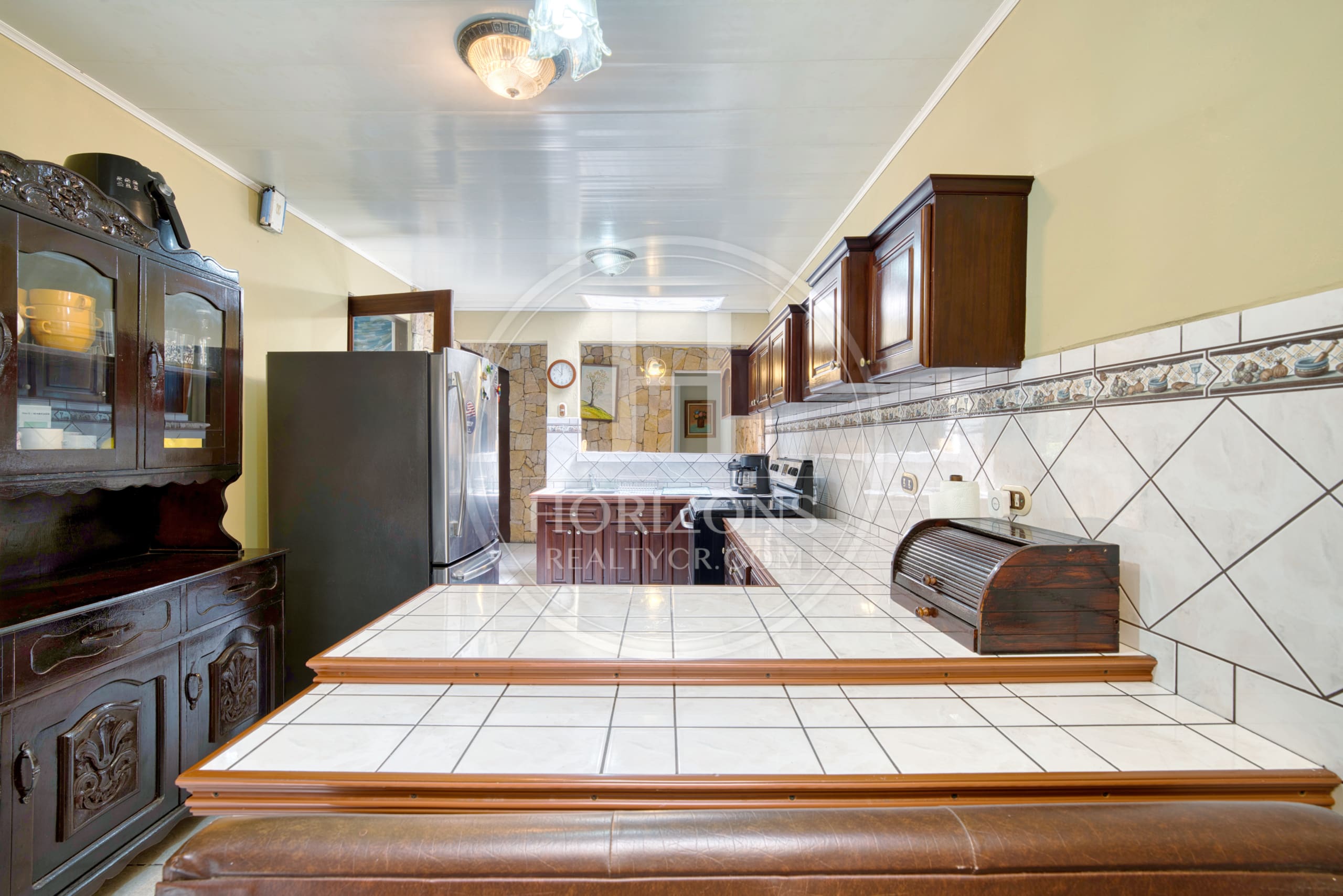 Se Vende Amplia Casa Independiente de Un Nivel en Rohrmoser 4 Habitaciones y Patio noj1249
