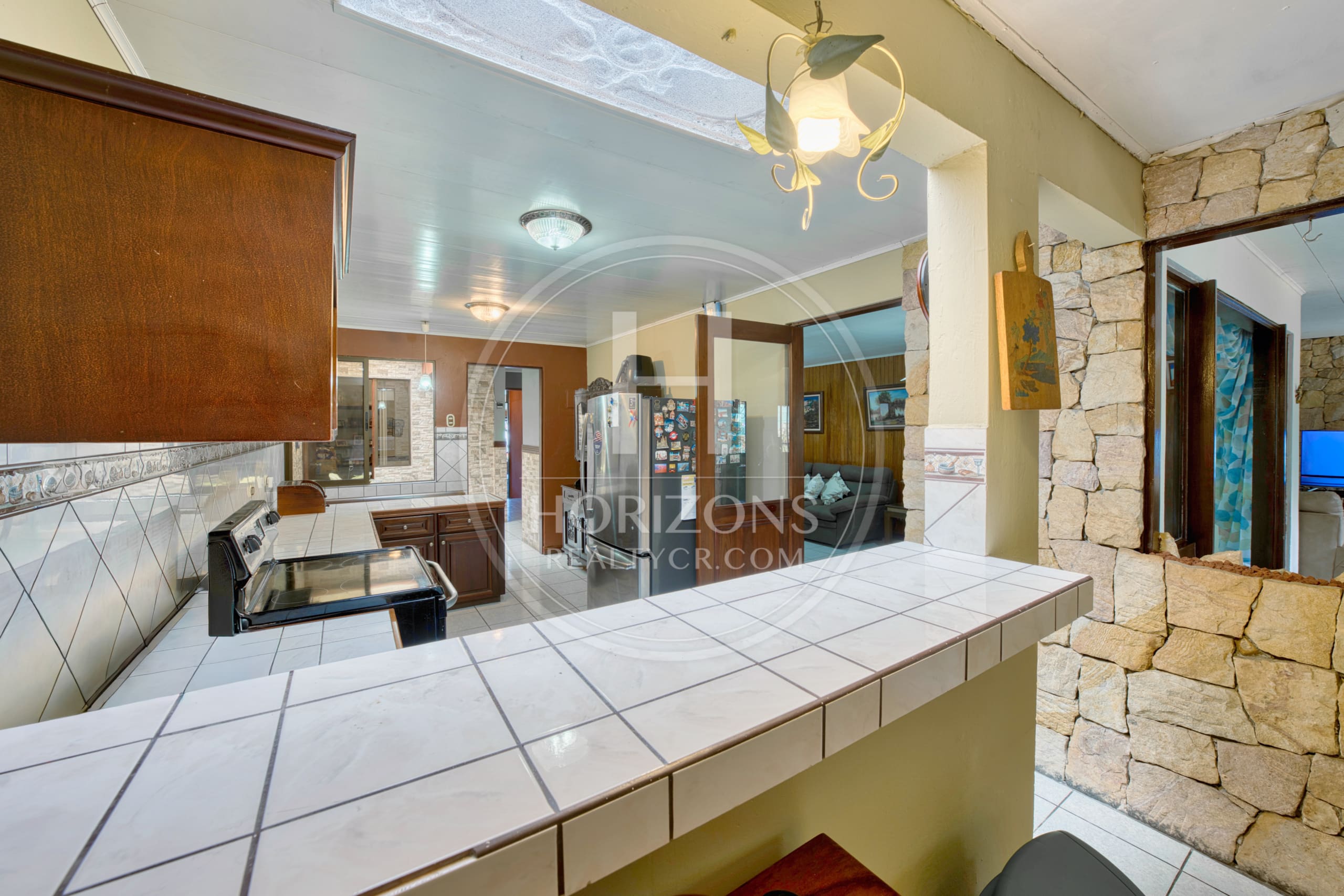 Se Vende Amplia Casa Independiente de Un Nivel en Rohrmoser 4 Habitaciones y Patio noj1249