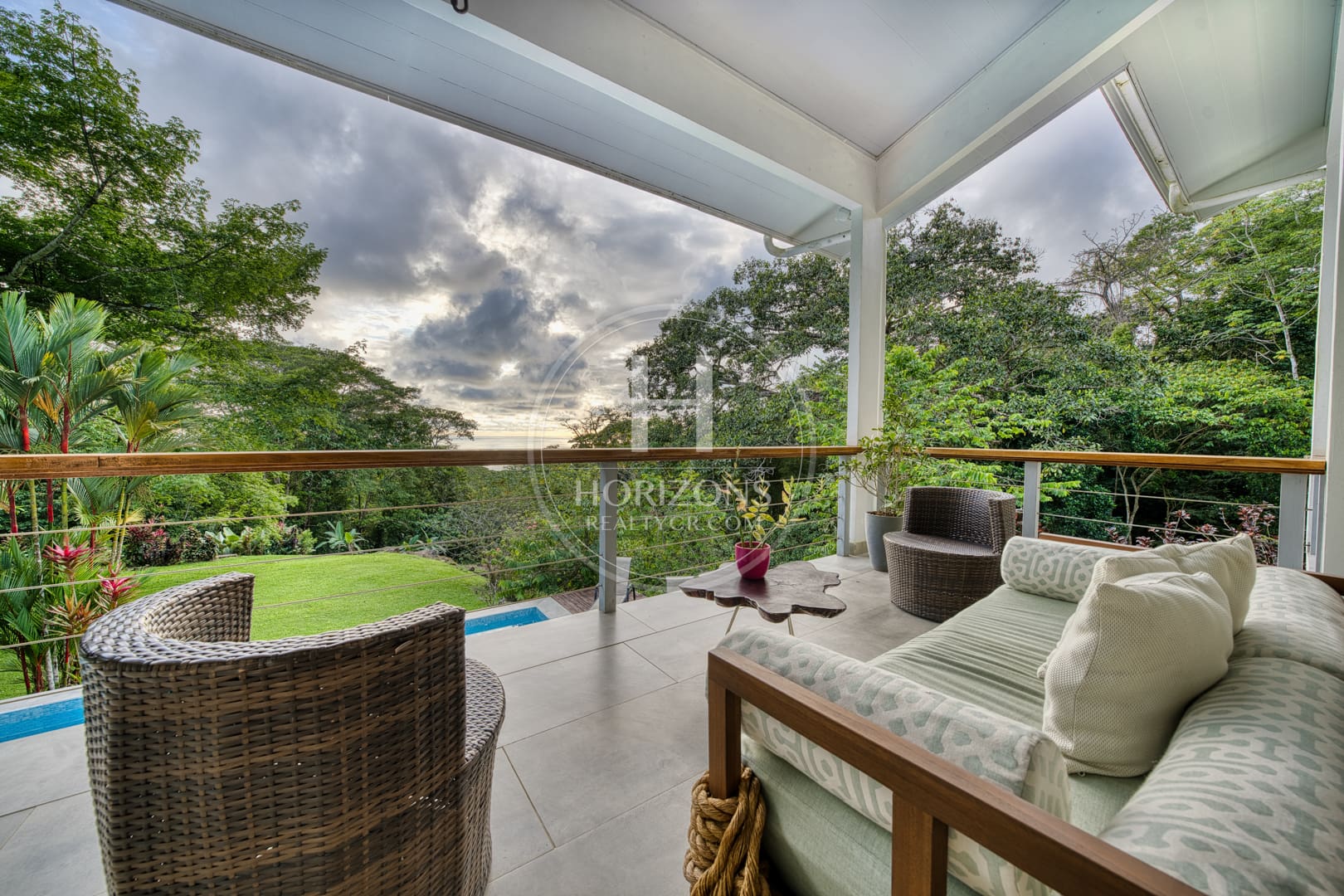 Casa en Escaleras Bahía Ballena Dominicalito Piscina Infinita y Vistas Panorámicas nja1376jb
