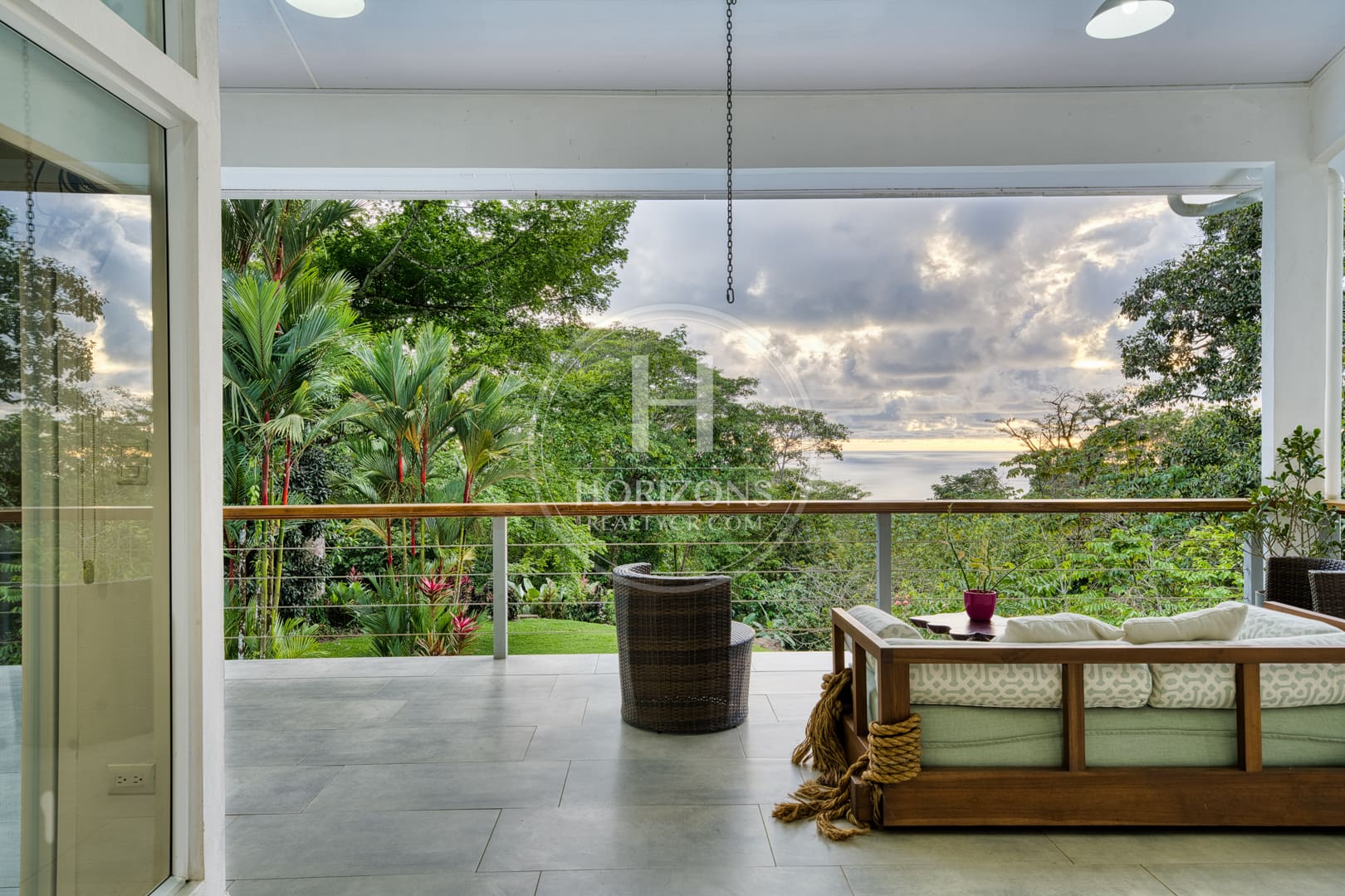 Casa en Escaleras Bahía Ballena Dominicalito Piscina Infinita y Vistas Panorámicas nja1376jb