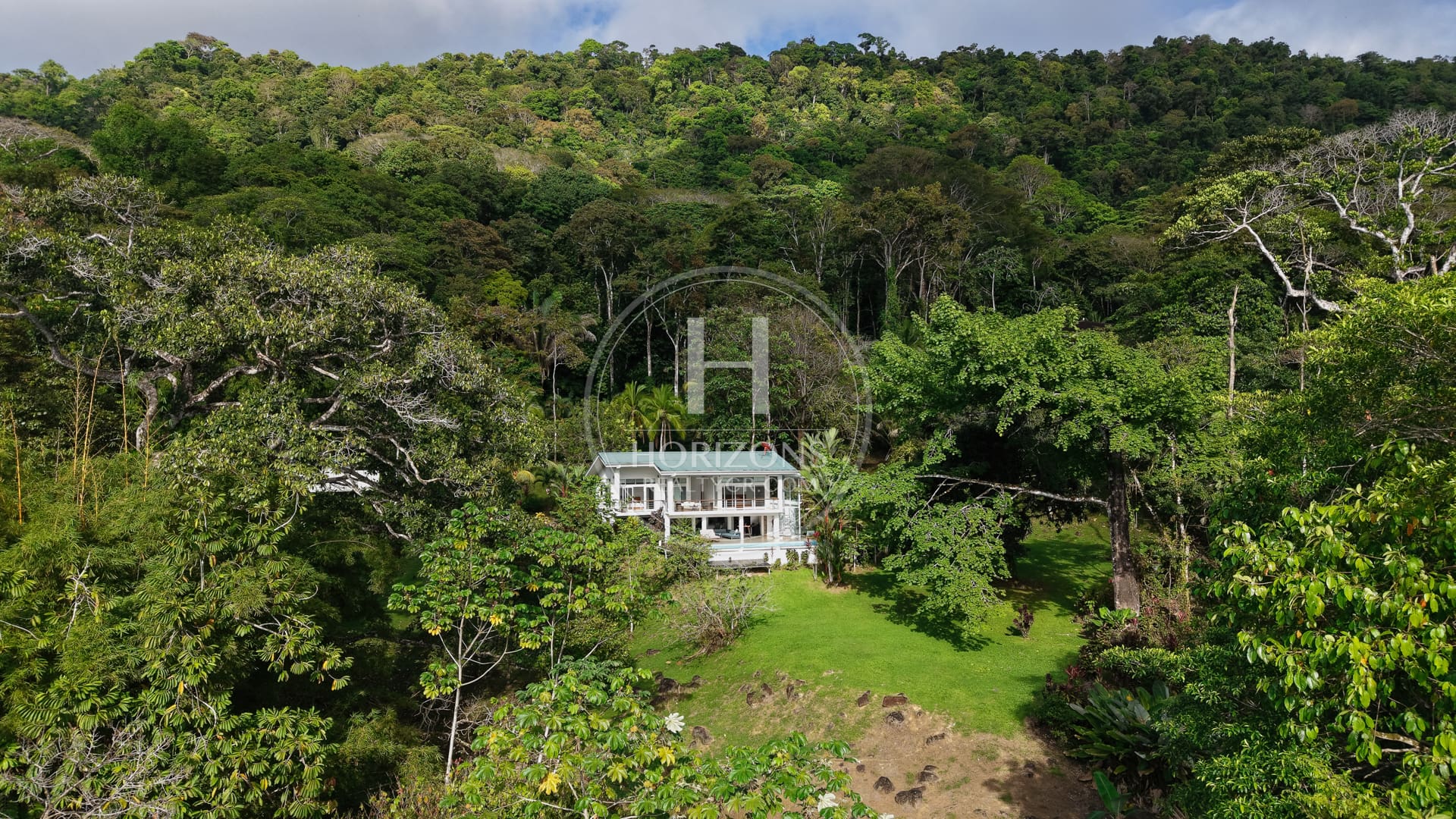 Casa en Escaleras Bahía Ballena Dominicalito Piscina Infinita y Vistas Panorámicas nja1376jb