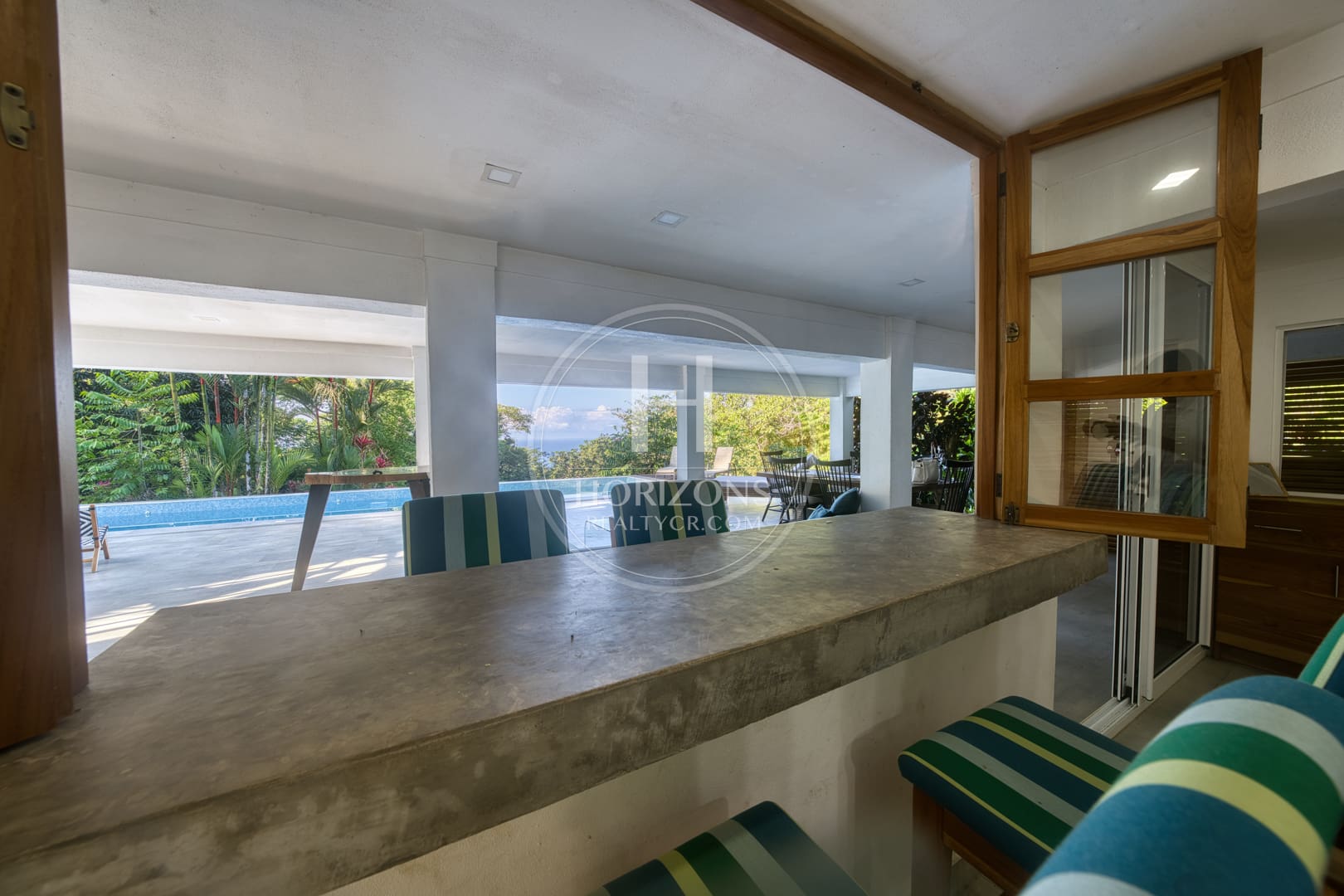 Casa en Escaleras Bahía Ballena Dominicalito Piscina Infinita y Vistas Panorámicas nja1376jb