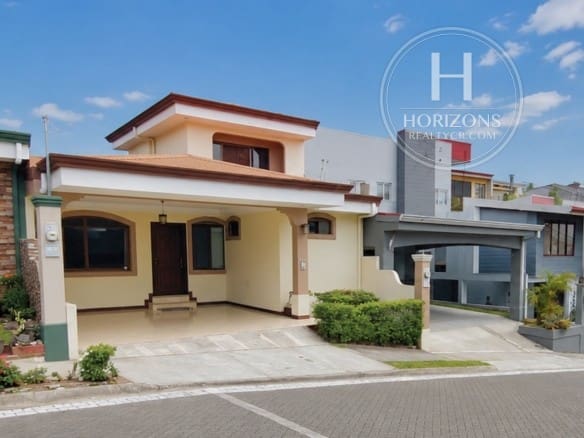 Casa De Una Planta En Venta Condominio Lomas De Montes De Oca 3 Habitaciones Y Estudio Noj1265Dm