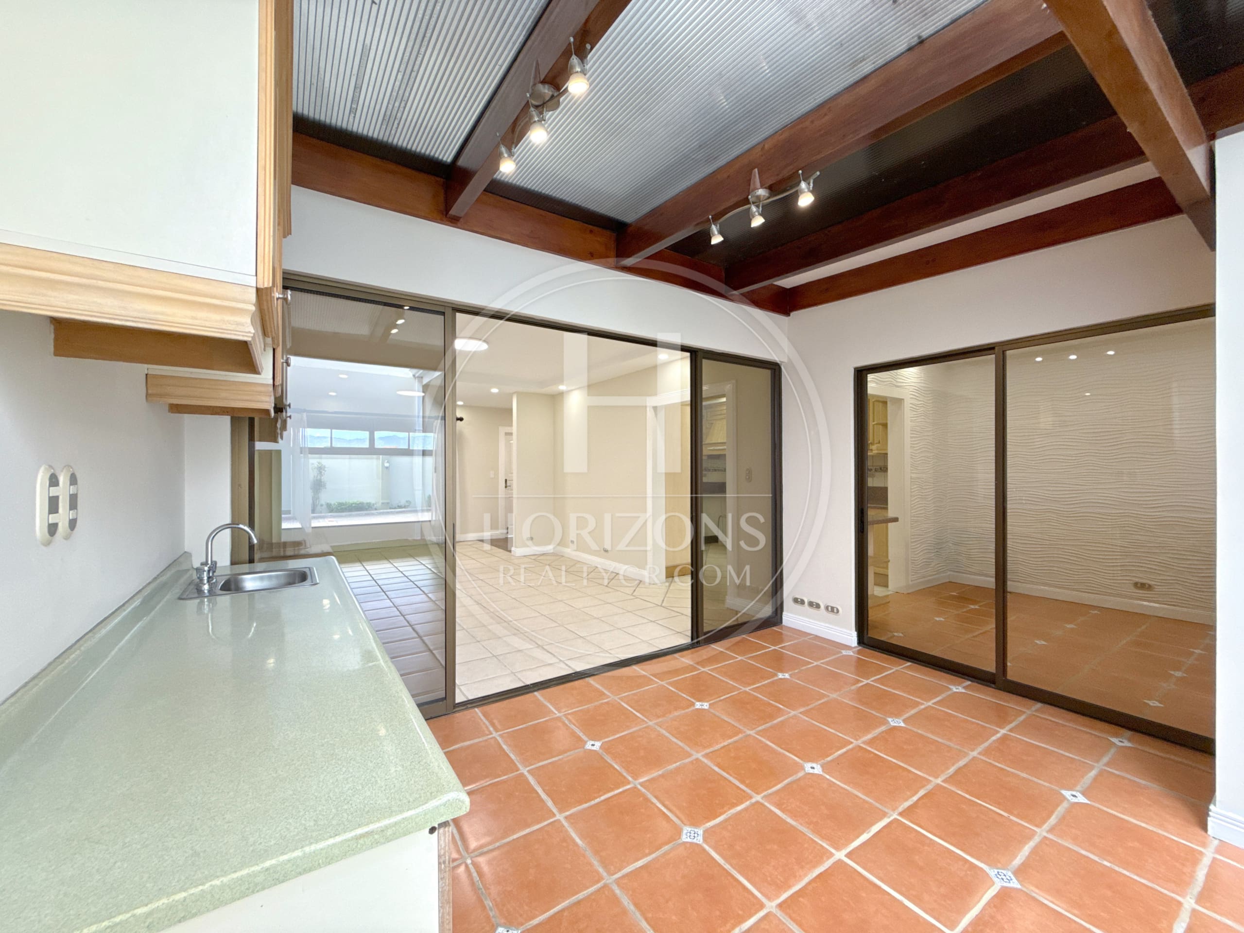 Se Vende Casa en Condominio Dafnis en Sabanilla 3 Habitaciones y Terraza noj1263dm