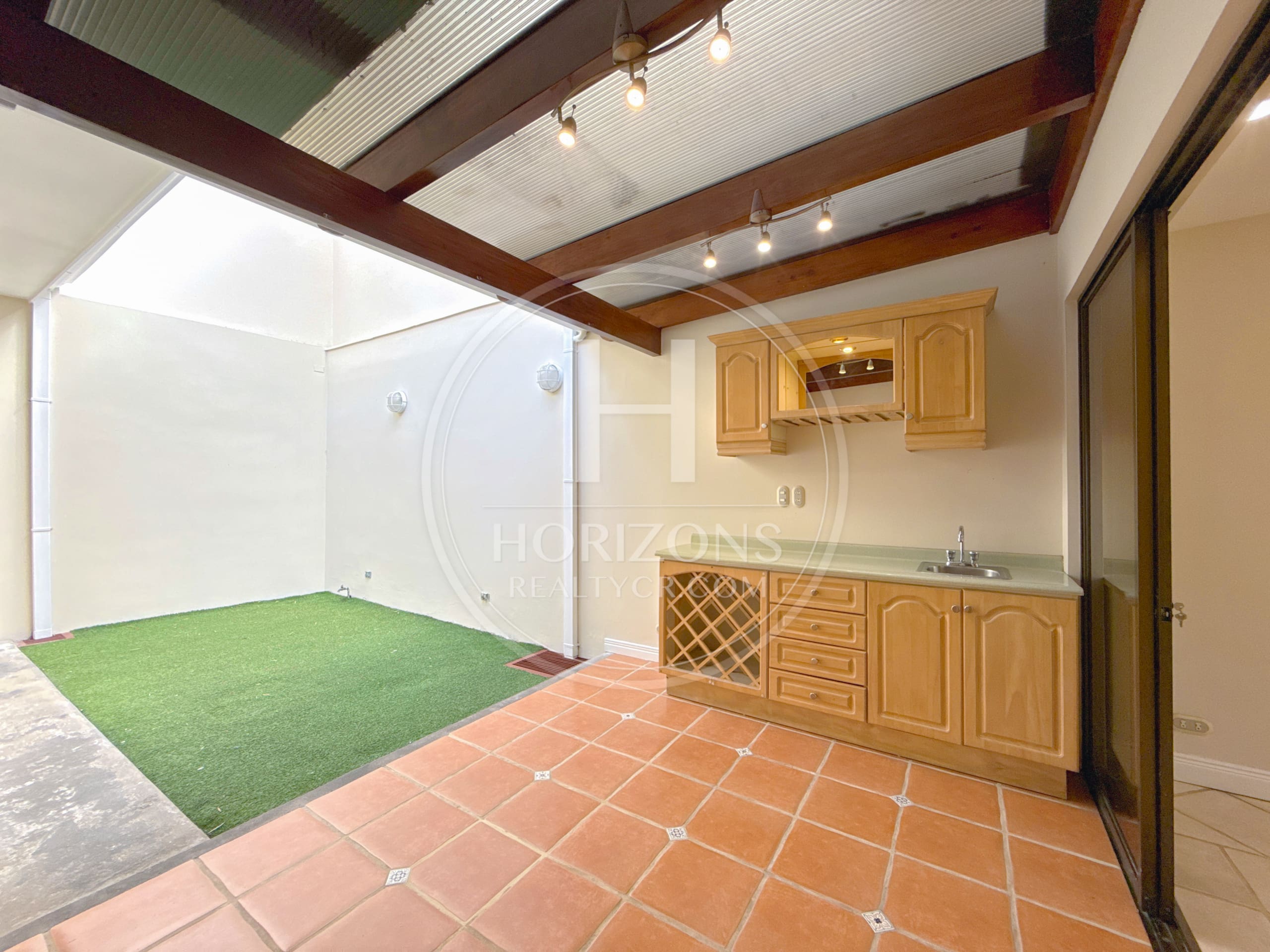 Se Vende Casa en Condominio Dafnis en Sabanilla 3 Habitaciones y Terraza noj1263dm