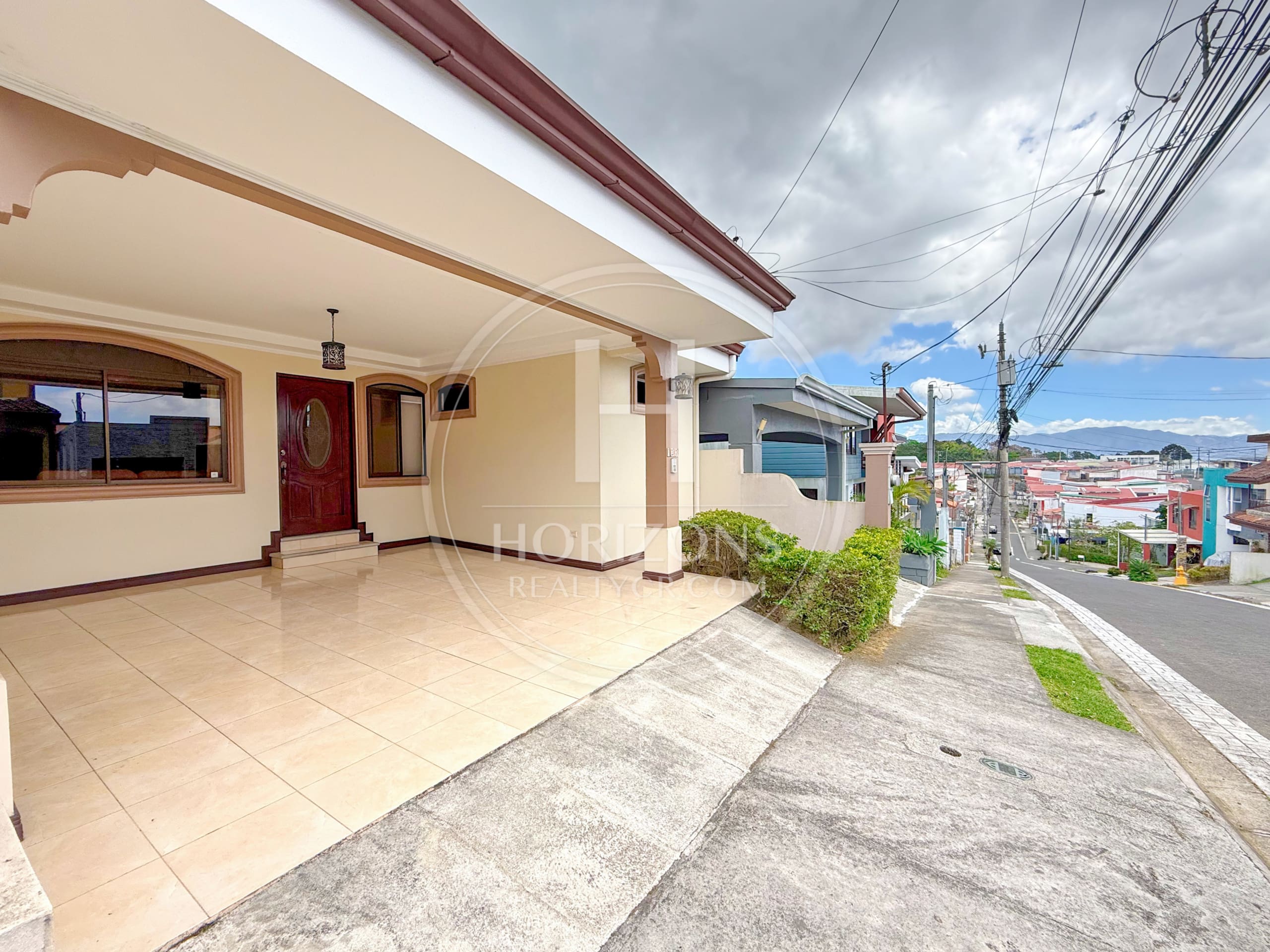 Casa de Una Planta en Venta Condominio Lomas de Montes de Oca 3 Habitaciones y Estudio noj1265dm