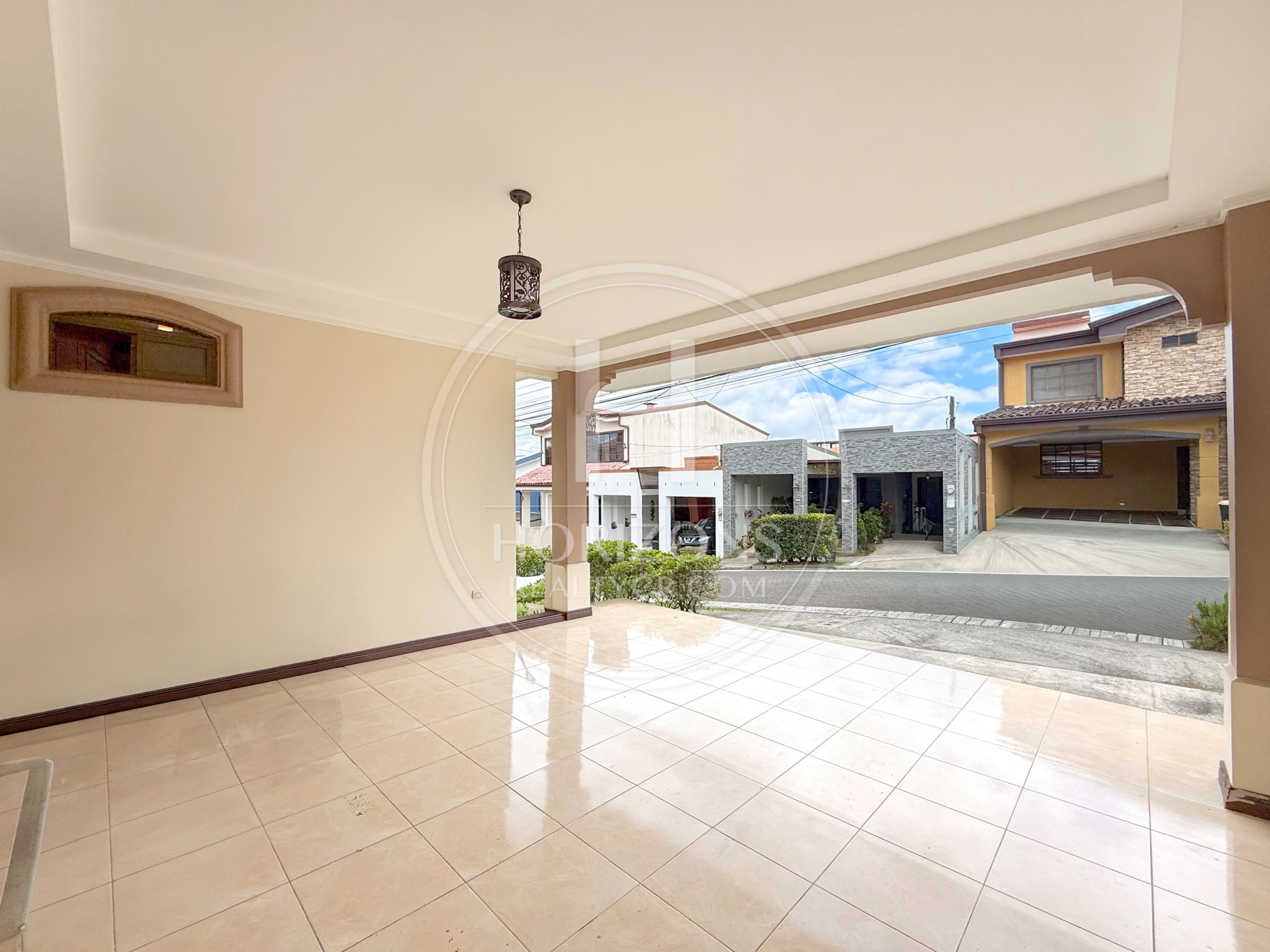 Casa de Una Planta en Venta Condominio Lomas de Montes de Oca 3 Habitaciones y Estudio noj1265dm