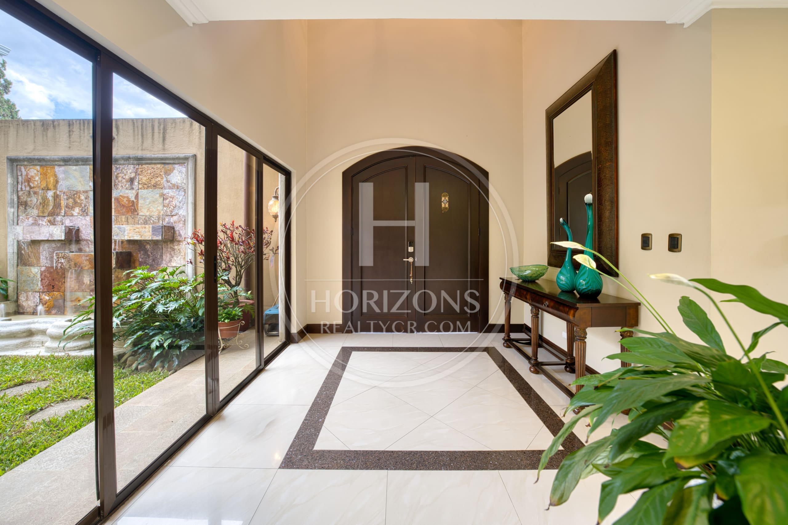 Casa de Lujo en Venta en Residencial Altamonte en Curridabat 4 Habitaciones y Terraza noj1262sb