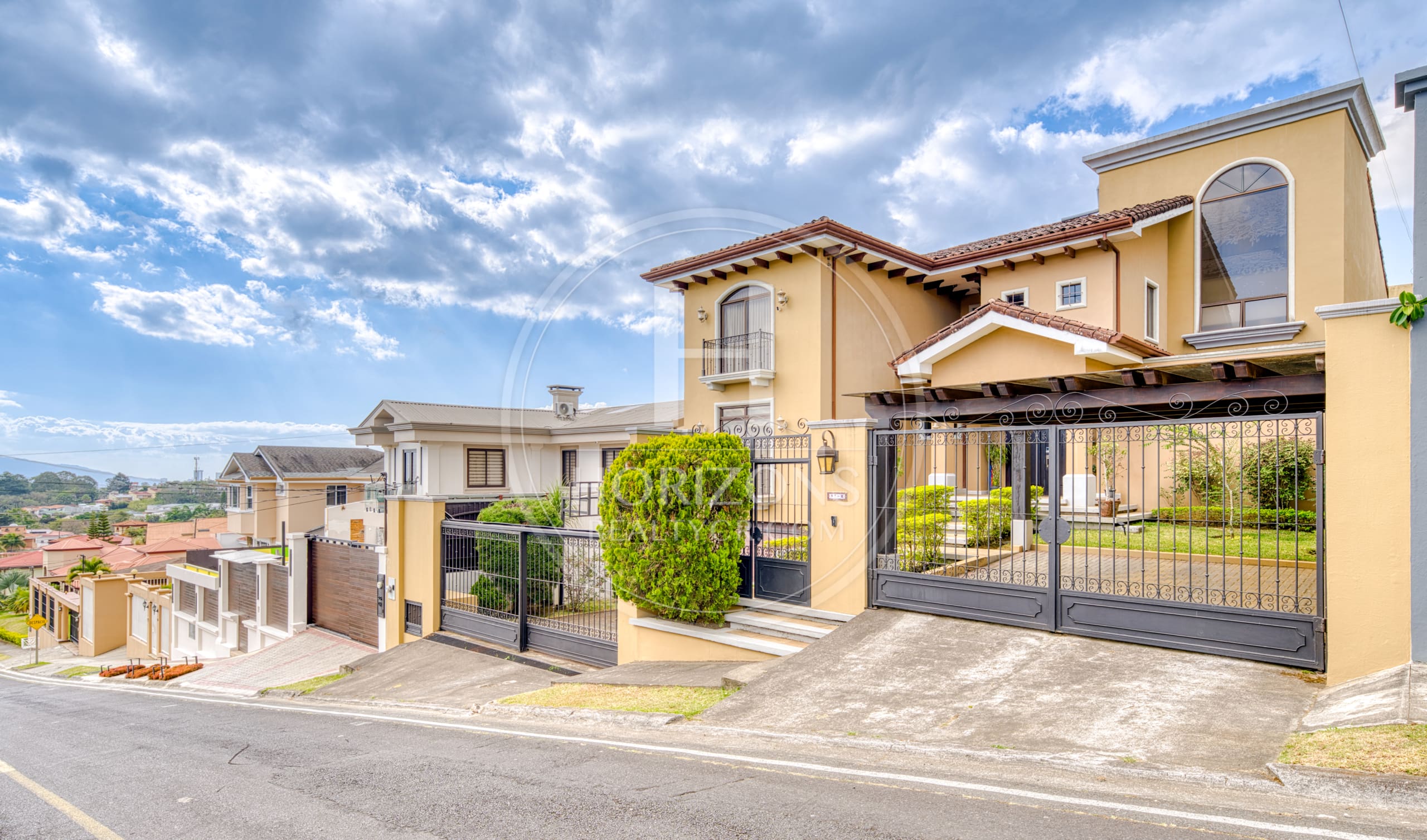 Casa de Lujo en Venta en Residencial Altamonte en Curridabat 4 Habitaciones y Terraza noj1262sb