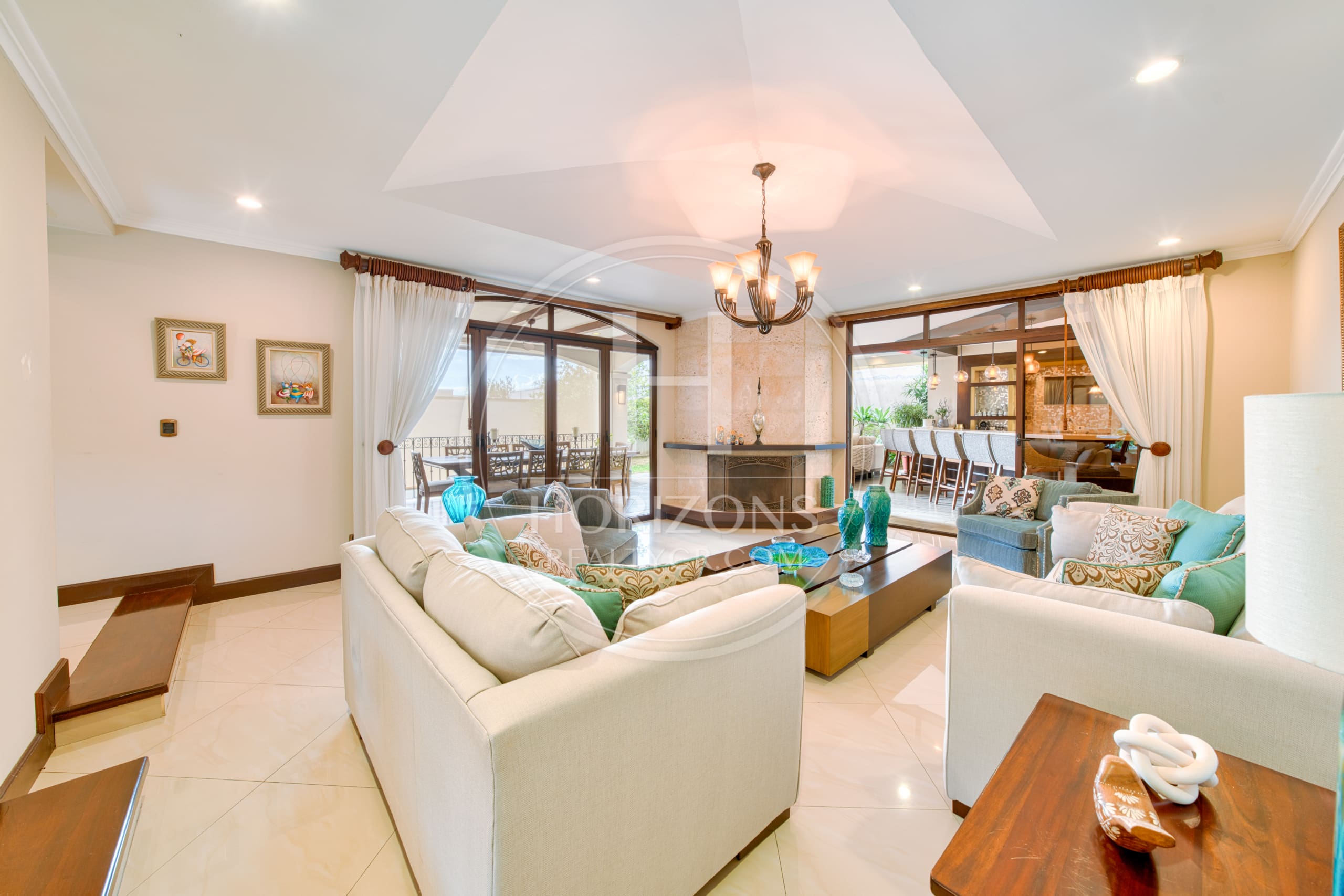 Casa de Lujo en Venta en Residencial Altamonte en Curridabat 4 Habitaciones y Terraza noj1262sb