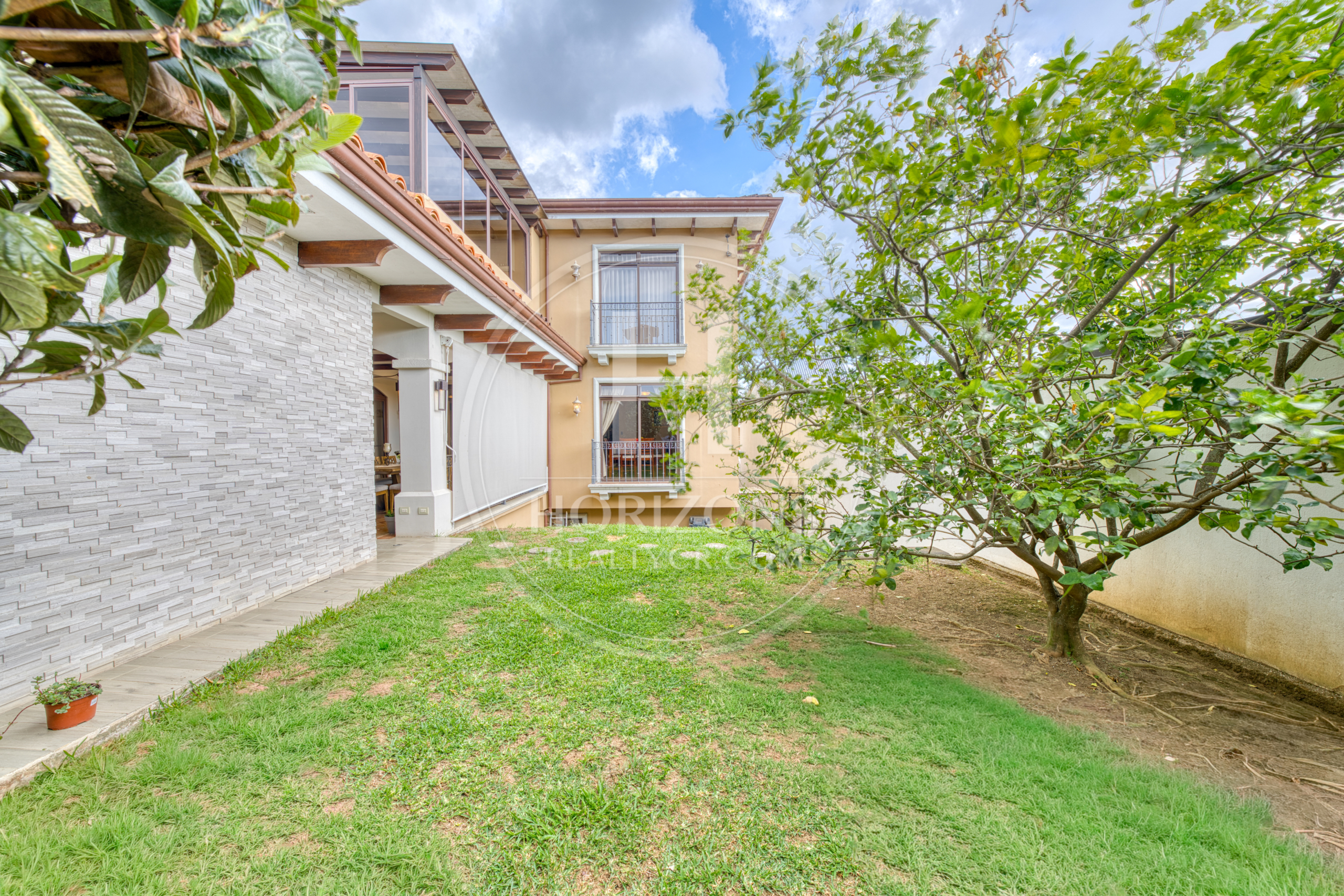 Casa de Lujo en Venta en Residencial Altamonte en Curridabat 4 Habitaciones y Terraza noj1262sb