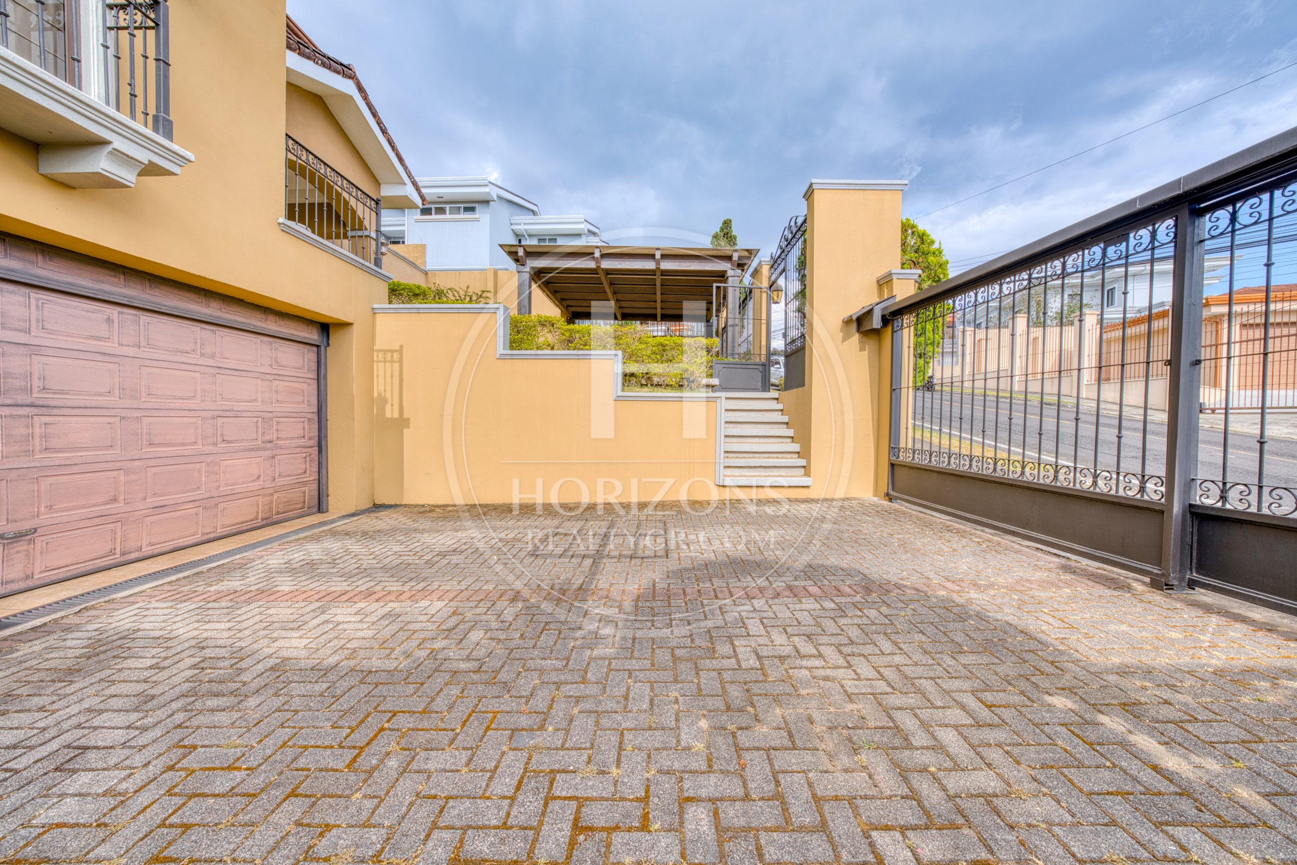 Casa de Lujo en Venta en Residencial Altamonte en Curridabat 4 Habitaciones y Terraza noj1262sb