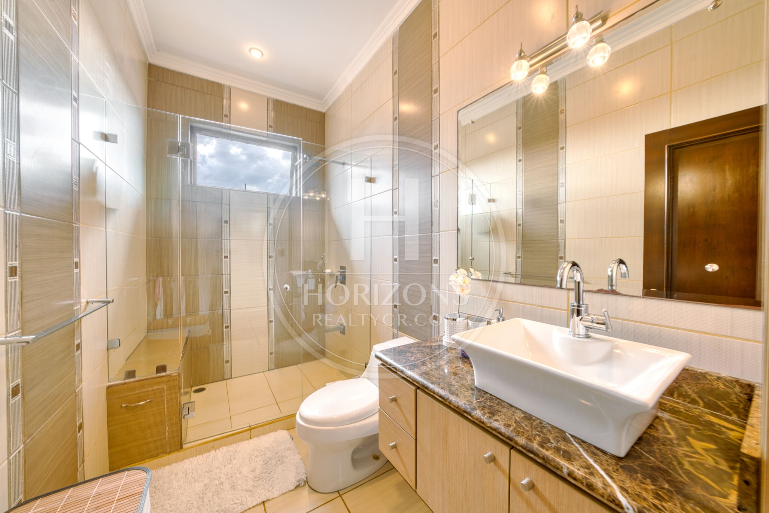 Casa de Lujo en Venta en Residencial Altamonte en Curridabat 4 Habitaciones y Terraza noj1262sb
