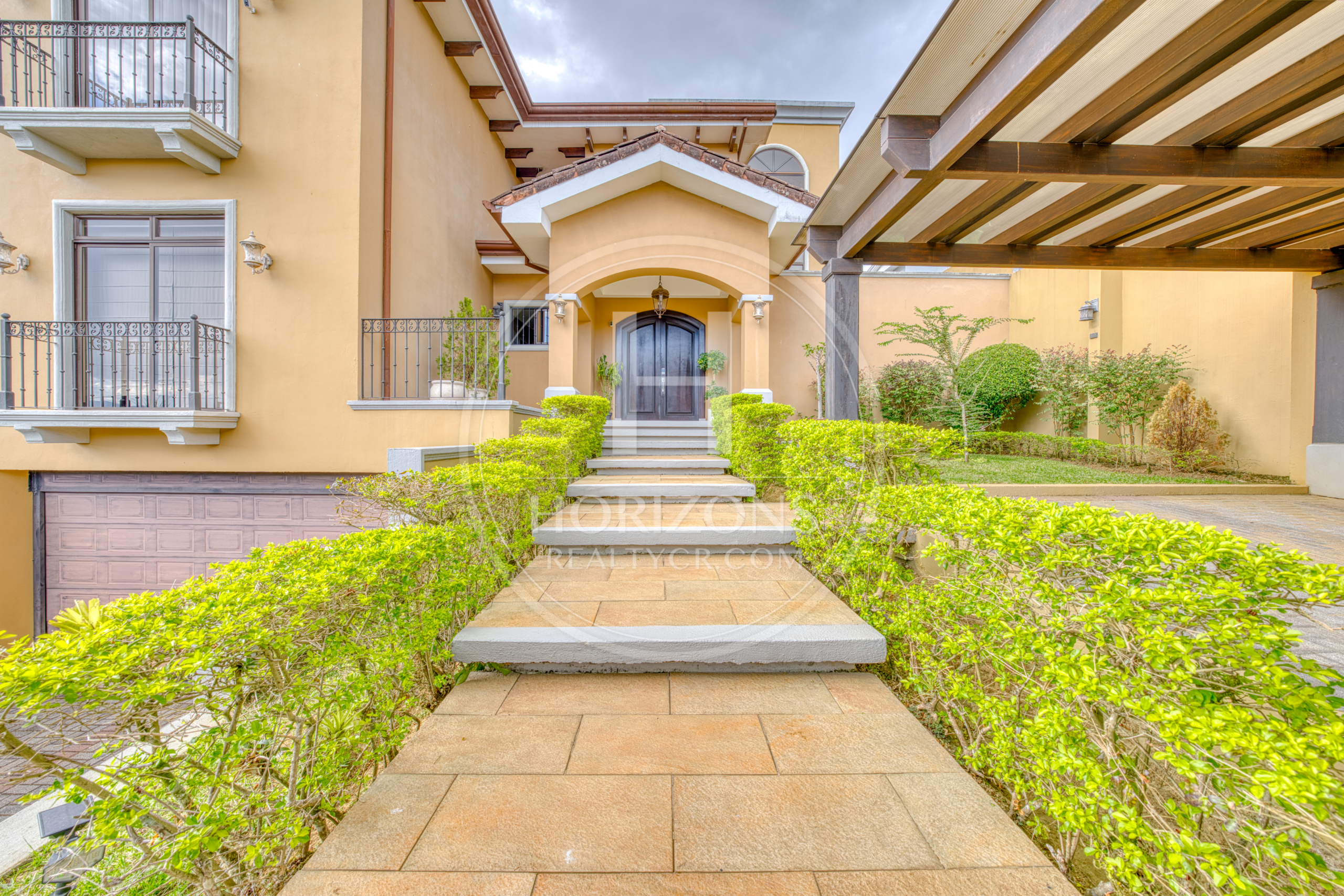 Casa de Lujo en Venta en Residencial Altamonte en Curridabat 4 Habitaciones y Terraza noj1262sb
