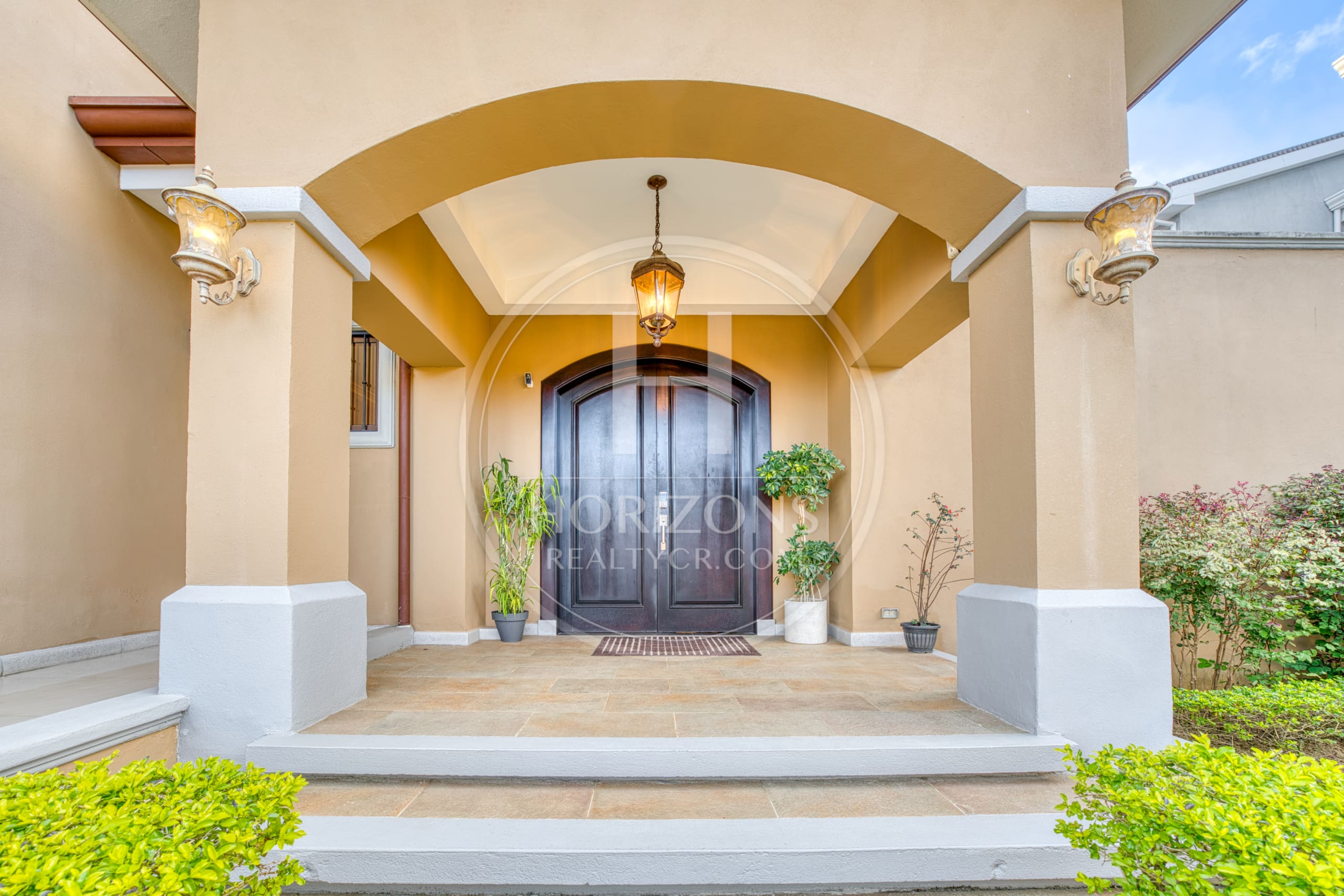 Casa de Lujo en Venta en Residencial Altamonte en Curridabat 4 Habitaciones y Terraza noj1262sb