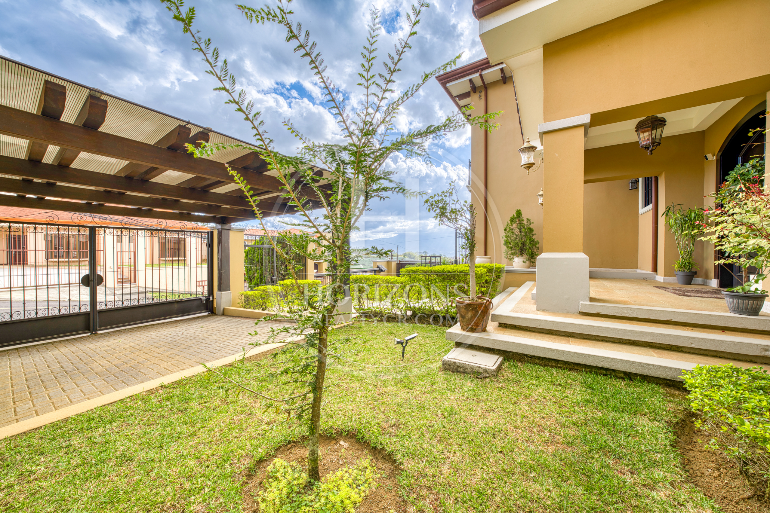 Casa de Lujo en Venta en Residencial Altamonte en Curridabat 4 Habitaciones y Terraza noj1262sb