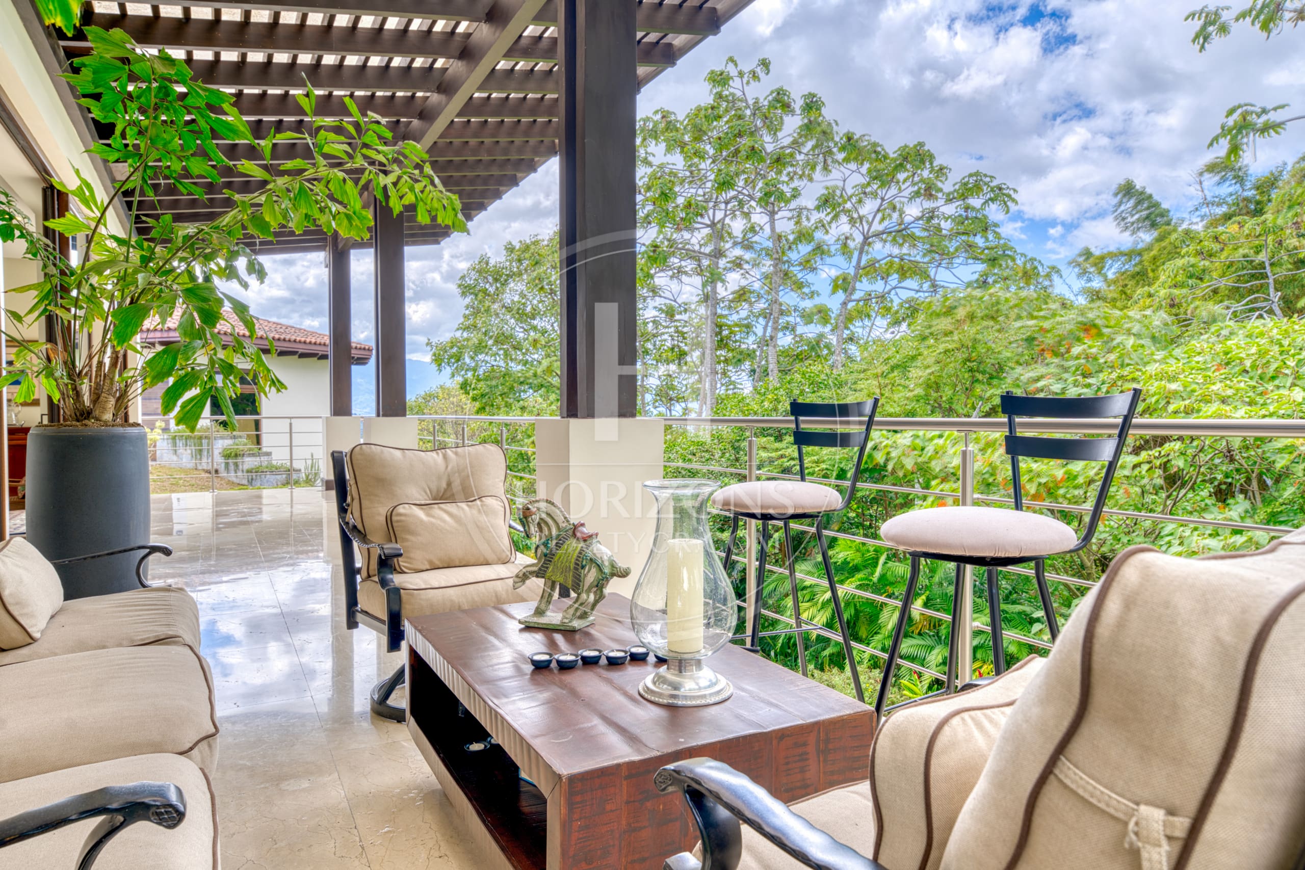 Se Vende Casa de Lujo en Condominio Hacienda Gregal 4 Habitaciones 1,800 m² de Terreno noj1273or