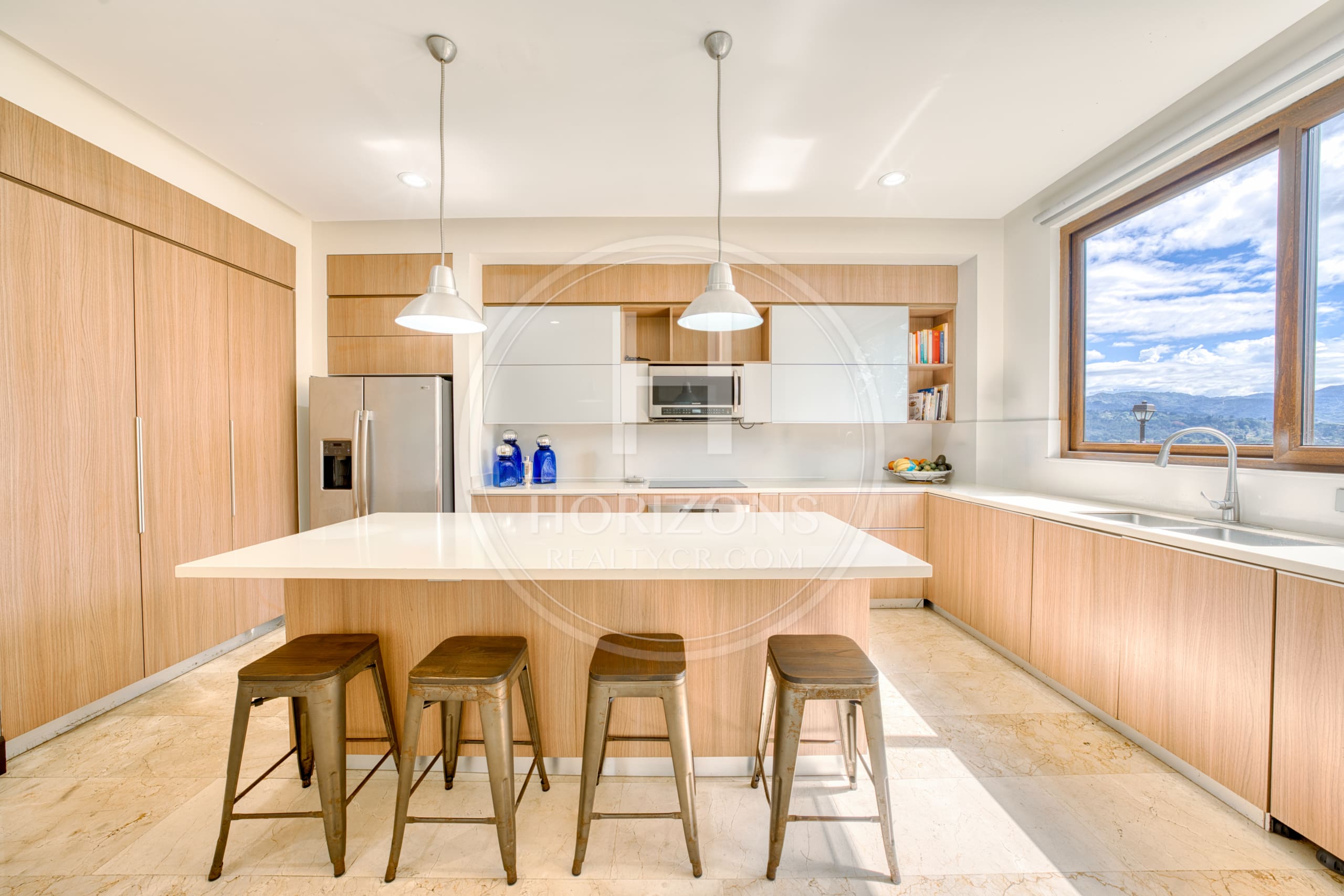 Se Vende Casa de Lujo en Condominio Hacienda Gregal 4 Habitaciones 1,800 m² de Terreno noj1273or